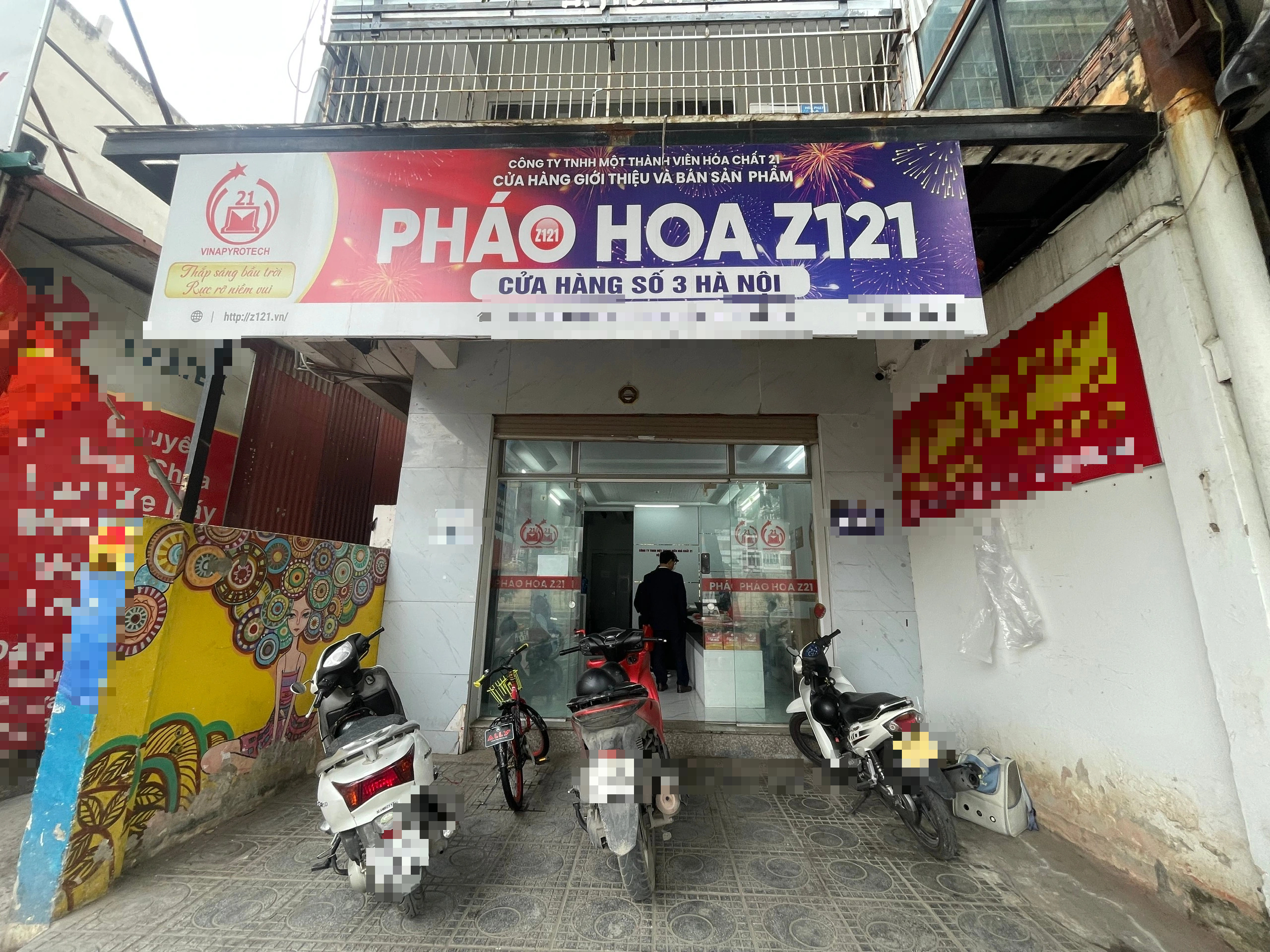 Pháo hoa Bộ Quốc phòng được hét cao gấp 3 lần giá gốc vẫn khó tìm như 'mua vàng’- Ảnh 4. Pháo hoa Bộ Quốc phòng được hét cao gấp 3 lần giá gốc vẫn khó tìm như 'mua vàng’- Ảnh 4.