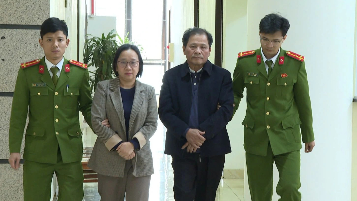 Khởi tố giám đốc 2 công ty xe điện ở Sầm Sơn- Ảnh 1. Khởi tố giám đốc 2 công ty xe điện ở Sầm Sơn- Ảnh 1.