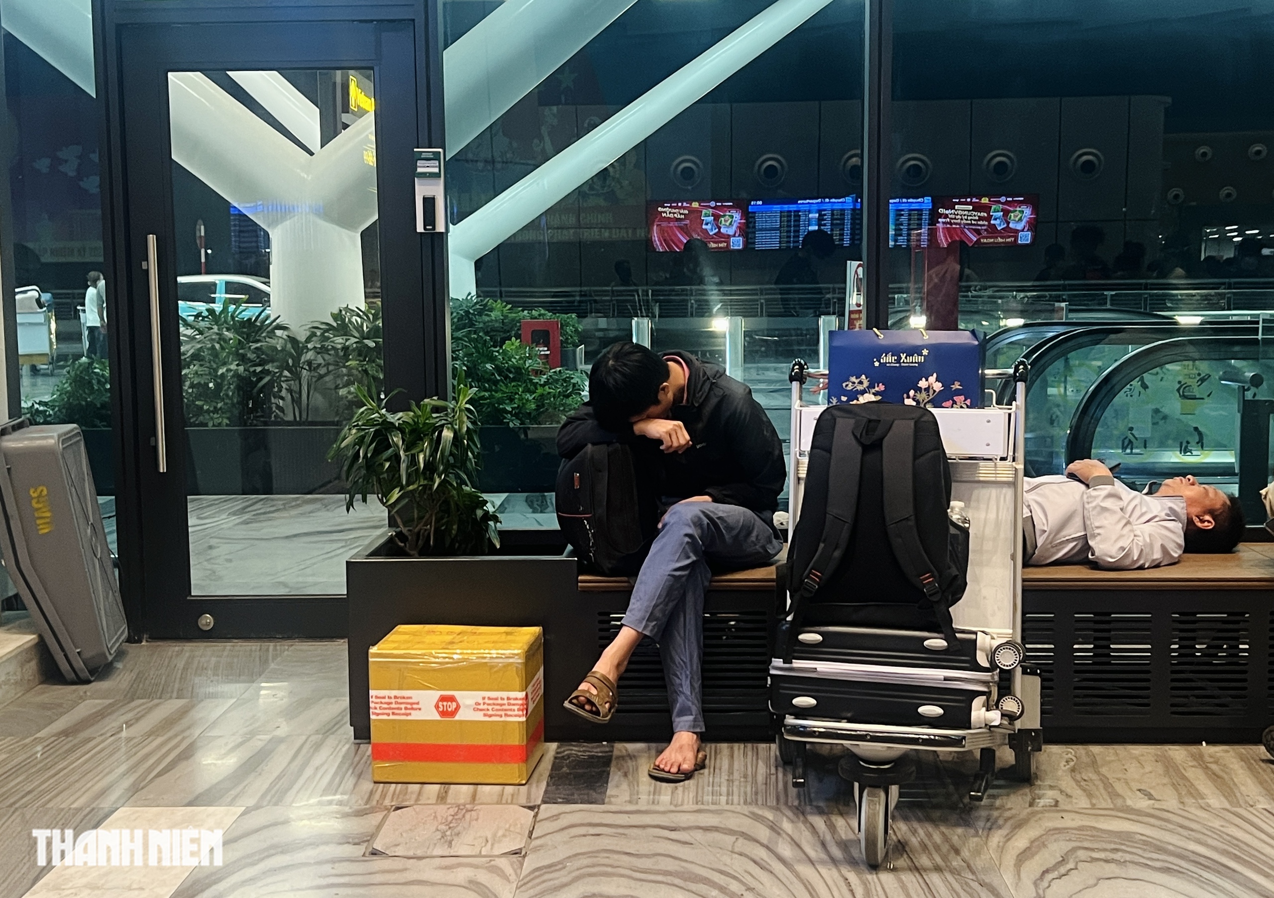 0 giờ ngày đầu nghỉ tết ở nhà ga T3: '15 phút là xong thủ tục' - Ảnh 7.