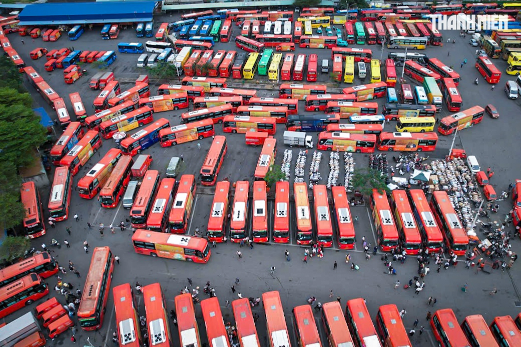 Biển người nối nhau từ TP.HCM về miền T&acirc;y chiều 26 tết, khổ vẫn về qu&ecirc;- Ảnh 18.