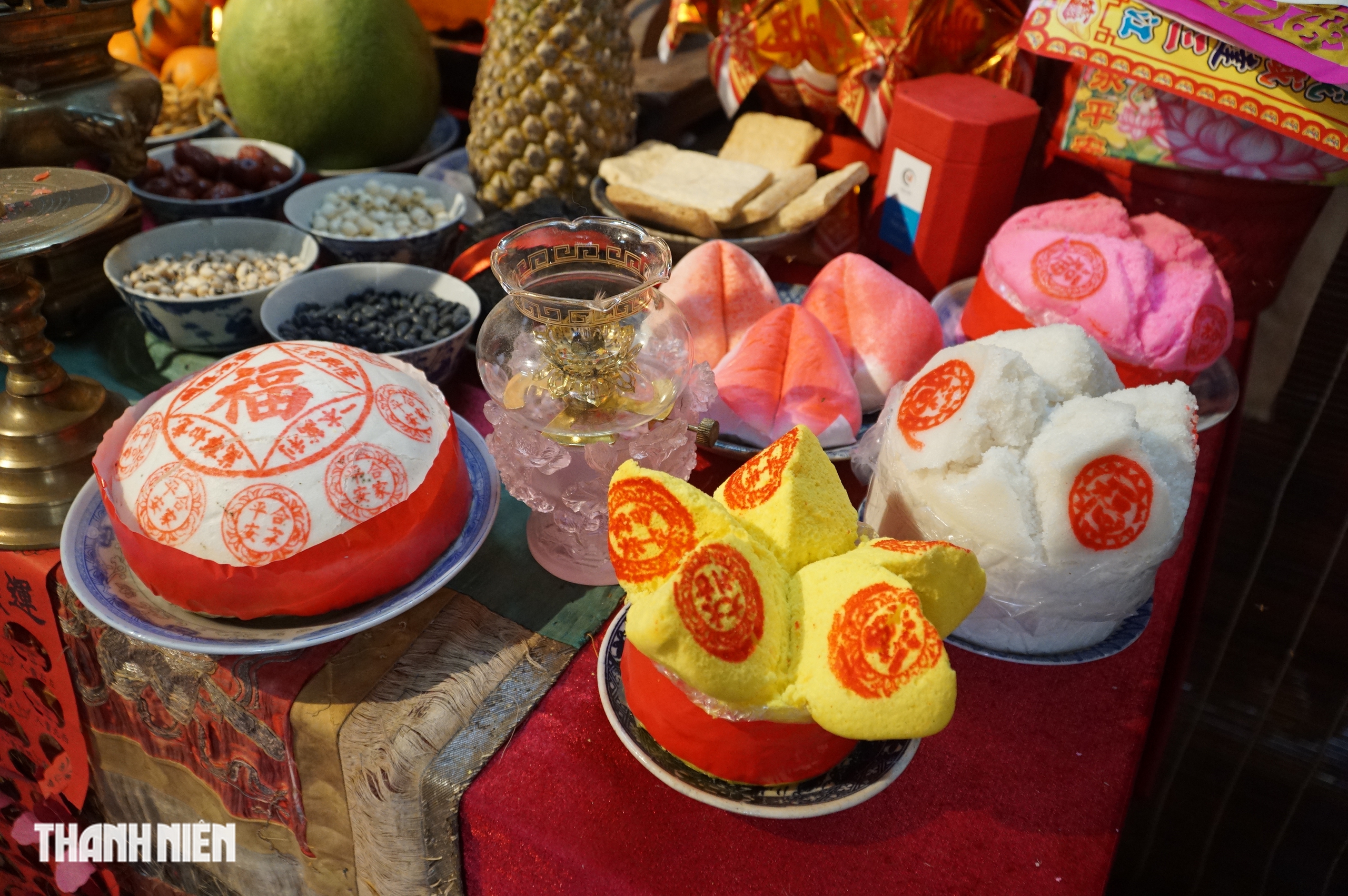 Bàn thờ cúng giao thừa kiểu Nam bộ xưa được tái hiện tại ngôi đình trăm tuổi - Ảnh 2.