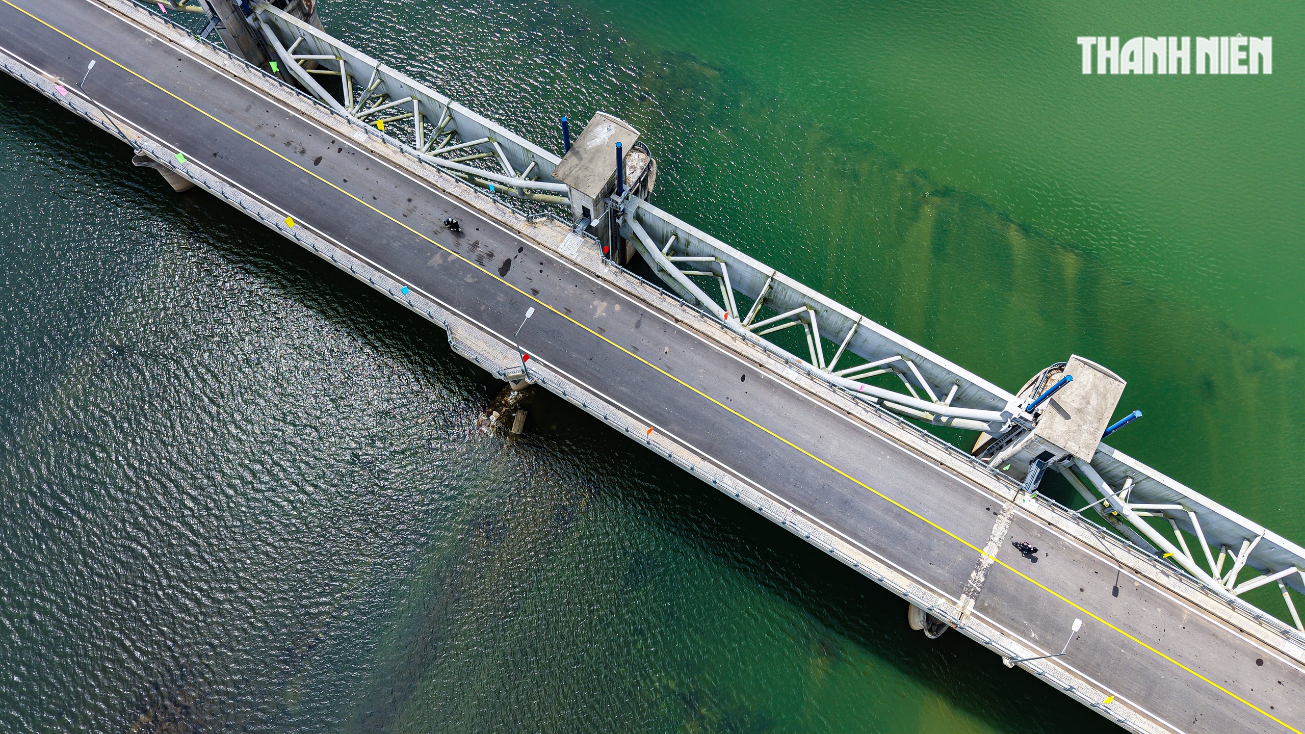 Thông xe đập dâng hạ lưu sông Trà Khúc, nối liền đôi bờ dịp tết- Ảnh 4. Thông xe đập dâng hạ lưu sông Trà Khúc, nối liền đôi bờ dịp tết- Ảnh 4.