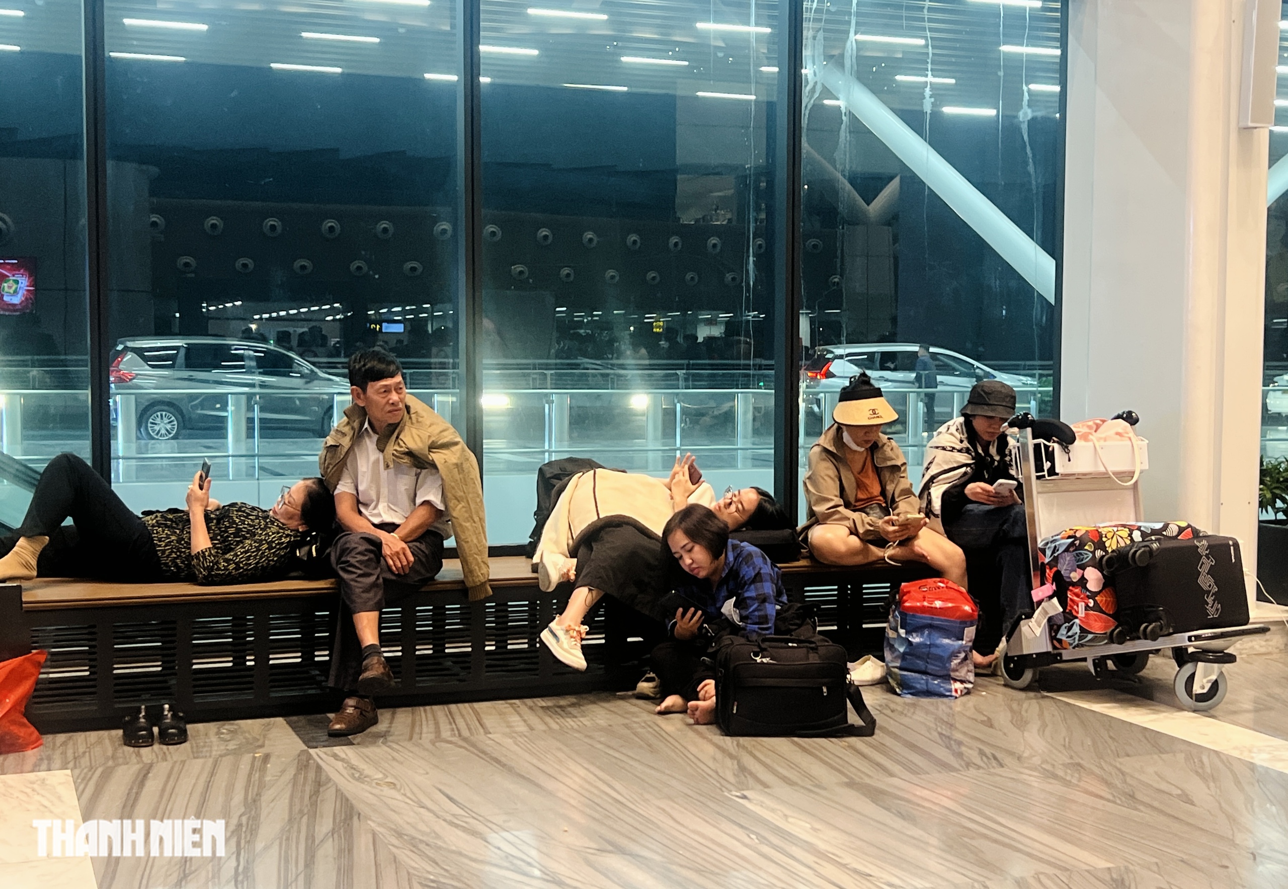 0 giờ ngày đầu nghỉ tết ở nhà ga T3: '15 phút là xong thủ tục' - Ảnh 6.