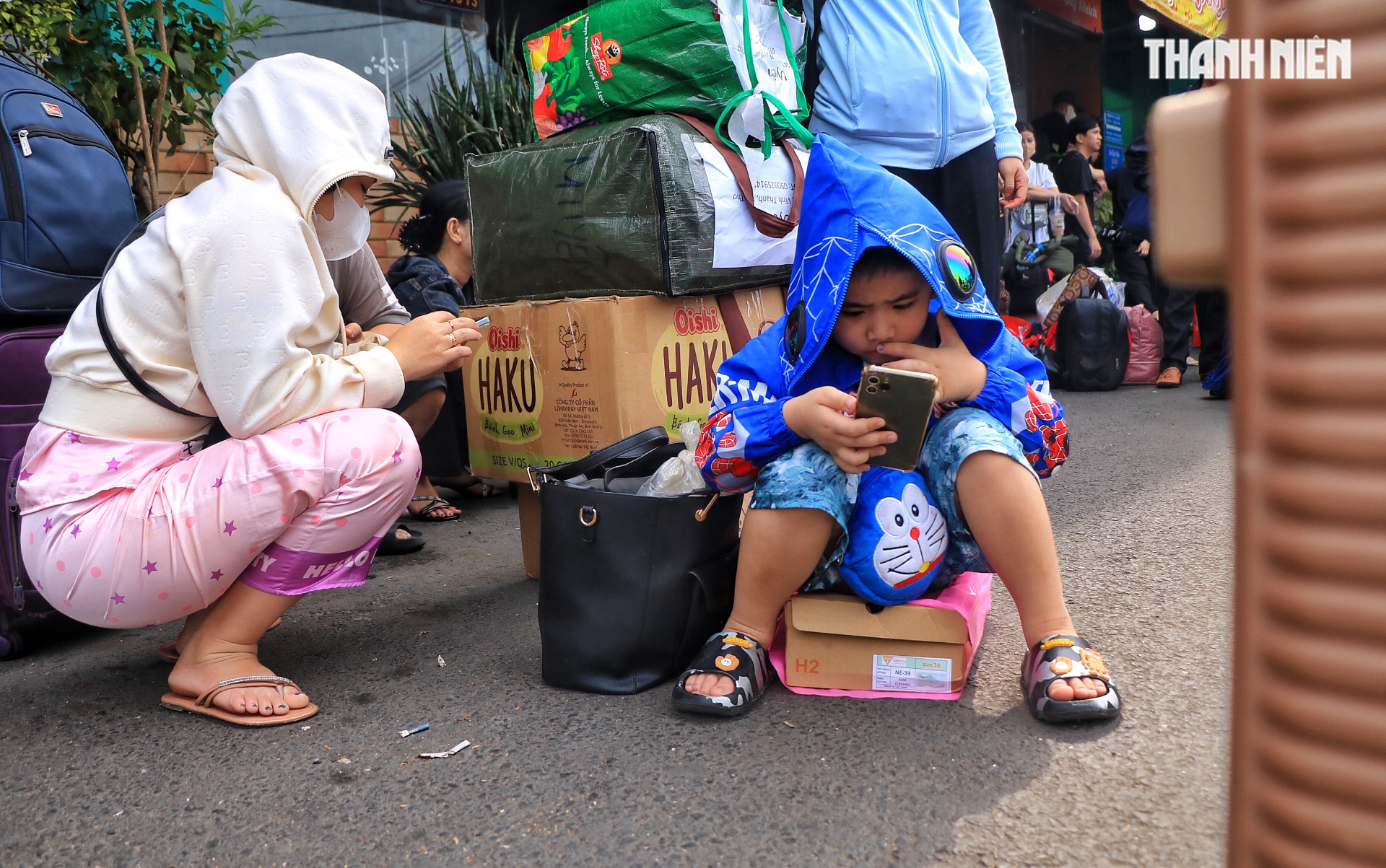 Sáng nay 26 tết: Bất ngờ ở Bến xe Miền Tây TP.HCM vì 'đông quá đông' - Ảnh 8.