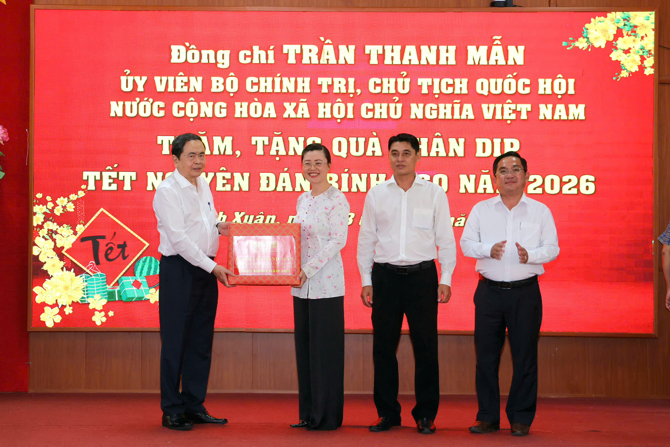 Chủ tịch Quốc hội Trần Thanh Mẫn tặng quà tết người dân xã Thạnh Xuân, Cần Thơ- Ảnh 2.