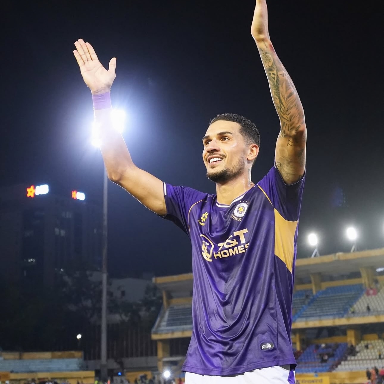 Đỗ Ho&agrave;ng H&ecirc;n: 'T&ocirc;i muốn kho&aacute;c &aacute;o đội tuyển Việt Nam, c&ugrave;ng Xu&acirc;n Son đấu Malaysia'- Ảnh 3.