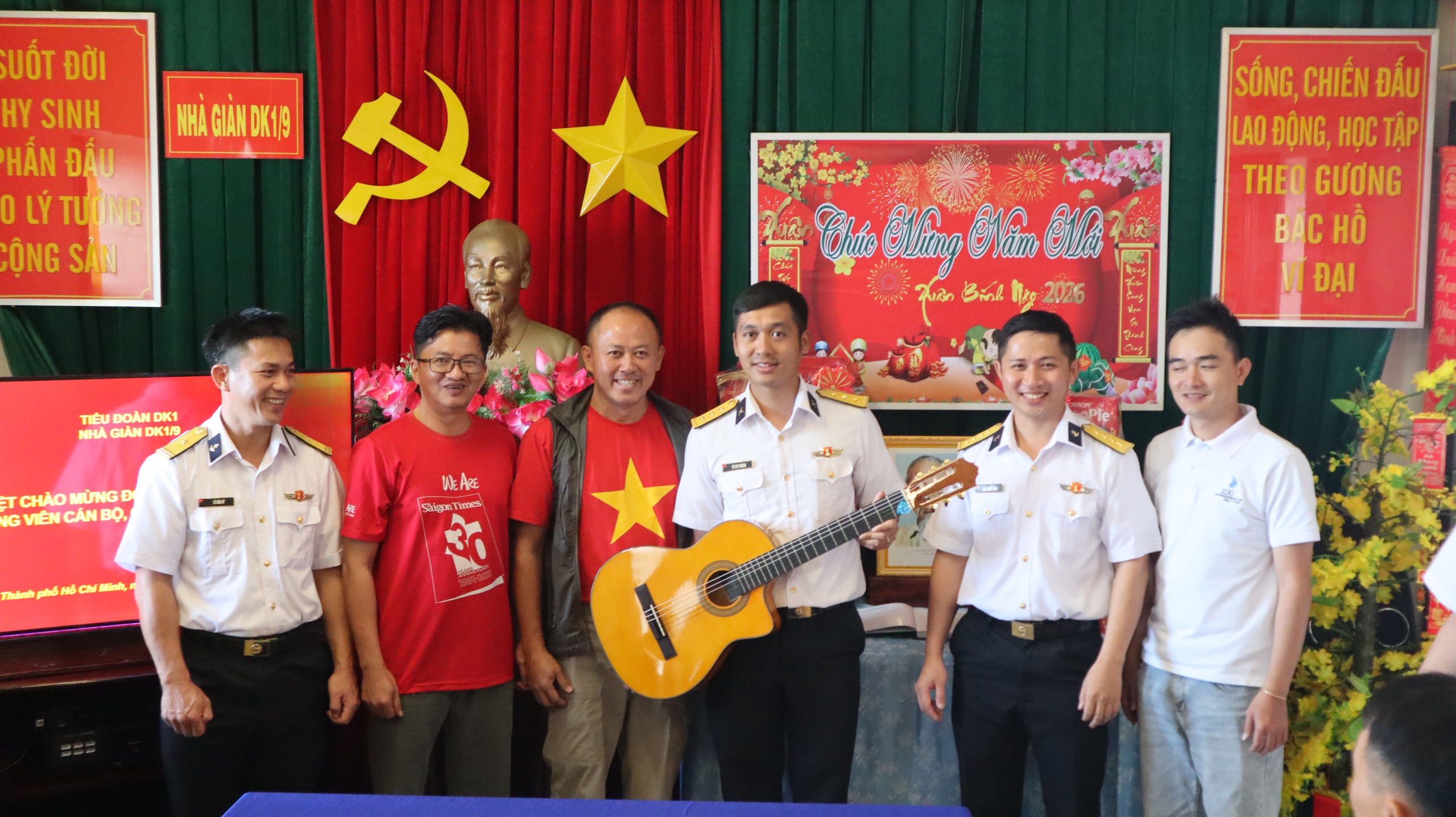 Tết của những 'cột mốc sống' trên biển, mãi vì chủ quyền Tổ quốc thiêng liêng- Ảnh 1.