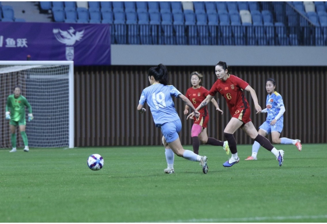 Thanh Nhã nói gì khi ghi bàn vào lưới đội tuyển nữ Trung Quốc: ‘Đối thủ va chạm rất quyết liệt…’- Ảnh 2.