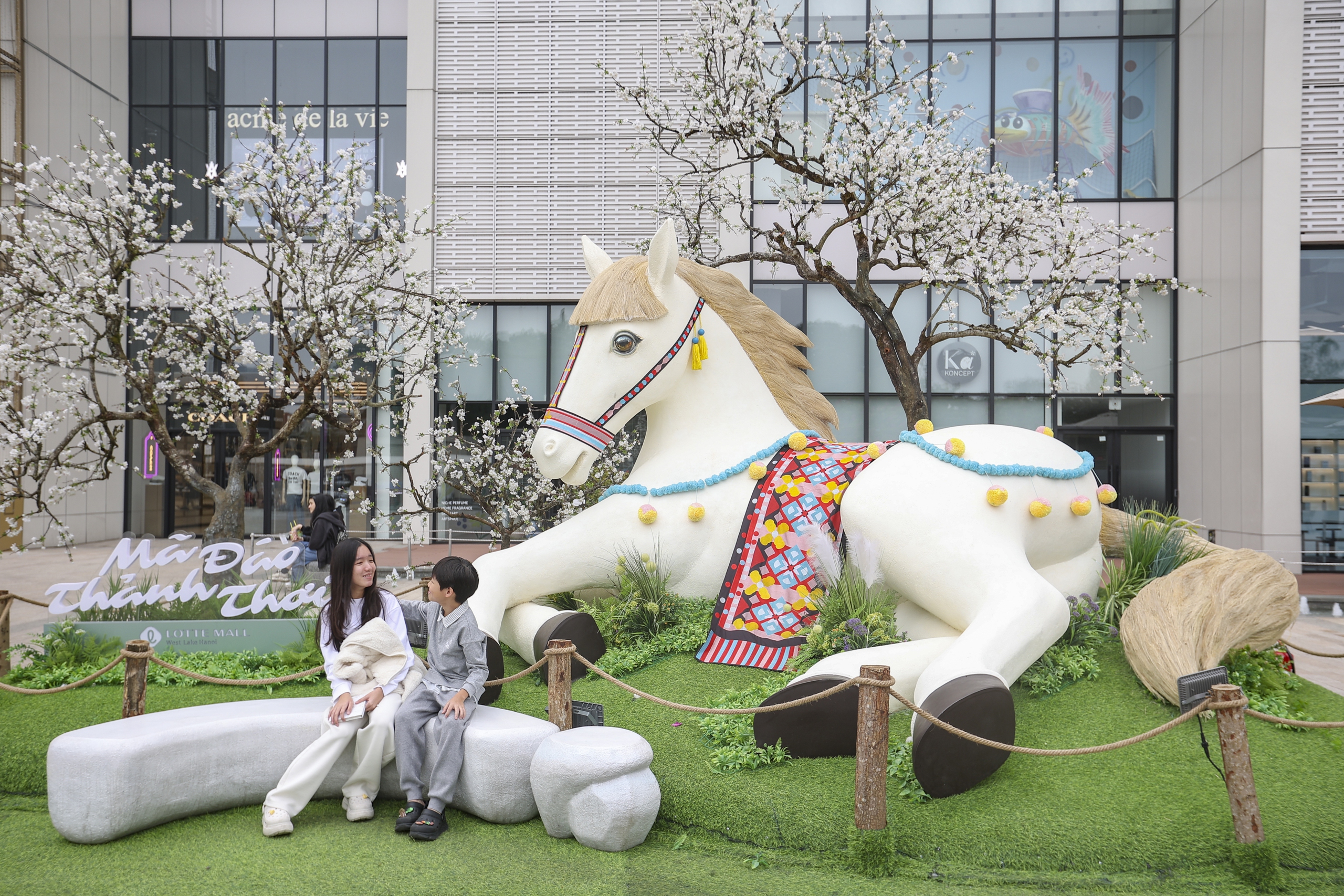 Ngắm d&agrave;n linh vật ngựa độc đ&aacute;o đ&oacute;n xu&acirc;n B&iacute;nh Ngọ 2026 ở H&agrave; Nội- Ảnh 13.