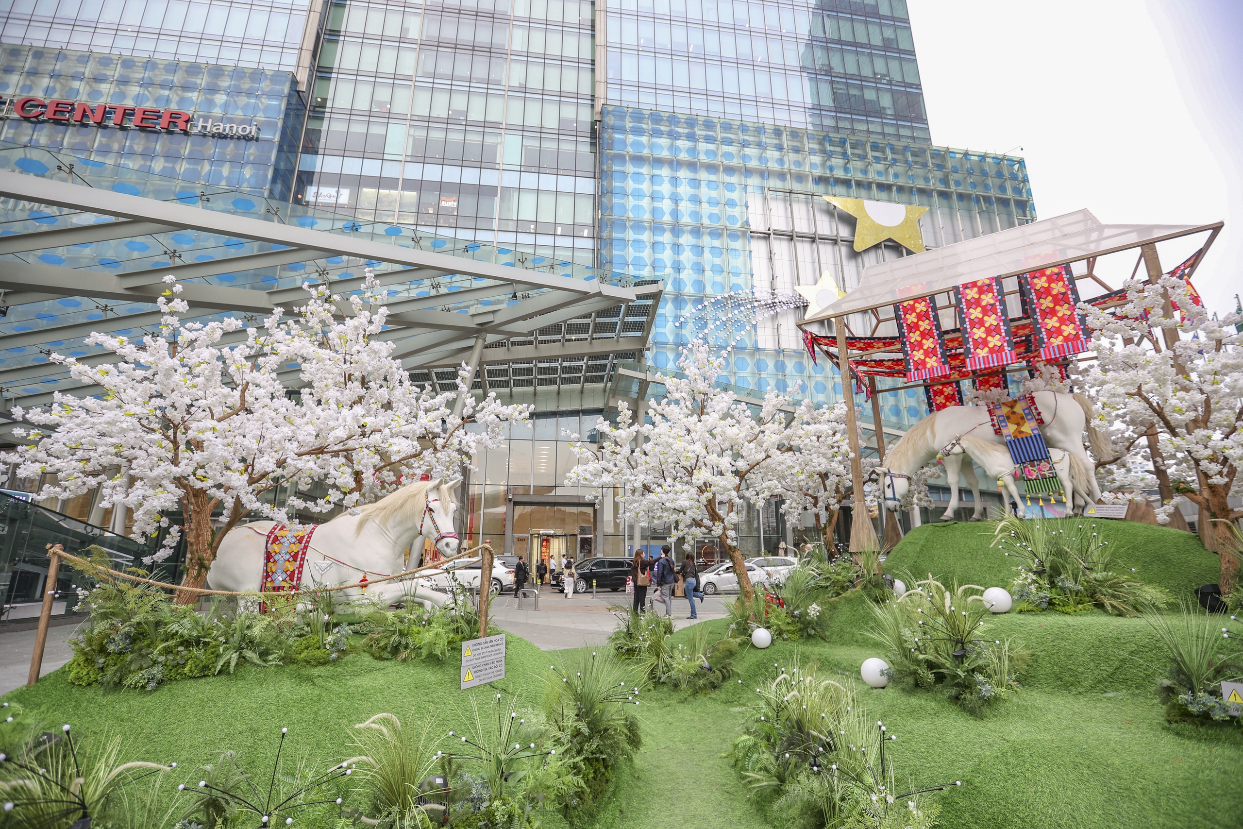 Ngắm d&agrave;n linh vật ngựa độc đ&aacute;o đ&oacute;n xu&acirc;n B&iacute;nh Ngọ 2026 ở H&agrave; Nội- Ảnh 8.