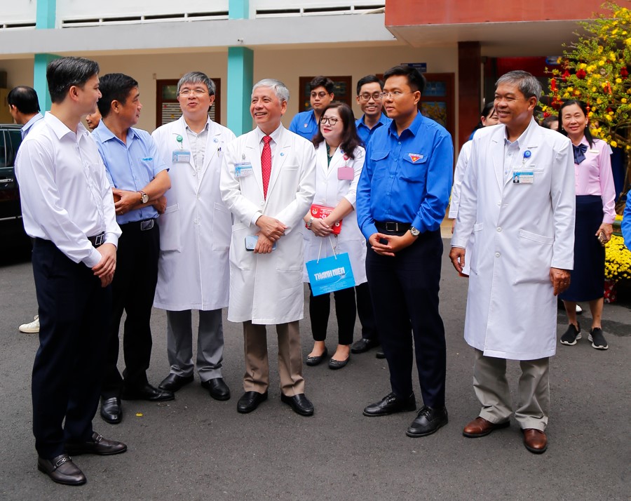 Tri ân những người gác lại việc riêng để làm nhiệm vụ trong những ngày tết- Ảnh 6. Tri ân những người gác lại việc riêng để làm nhiệm vụ trong những ngày tết- Ảnh 6.