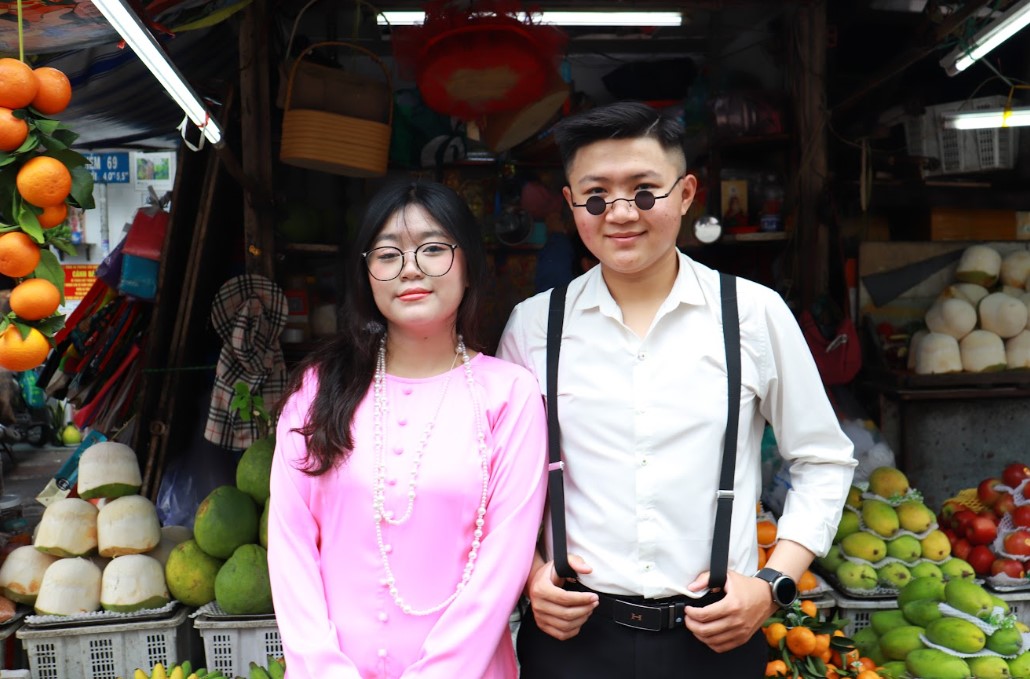 Nhiều người đổ xô ra sạp trái cây, tiệm nước sâm… chụp ảnh tết - Ảnh 5.