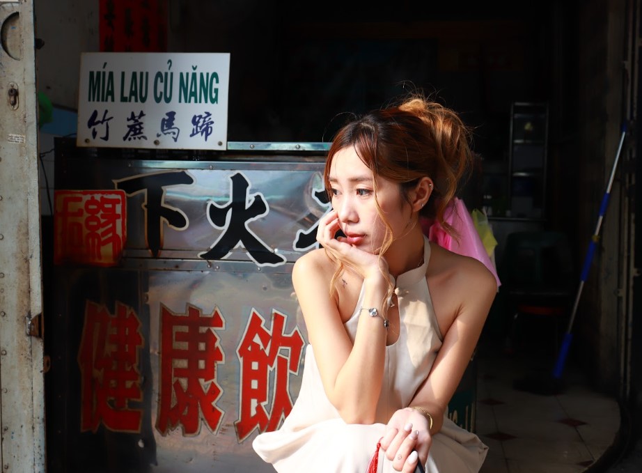 Nhiều người đổ xô ra sạp trái cây, tiệm nước sâm… chụp ảnh tết - Ảnh 6.