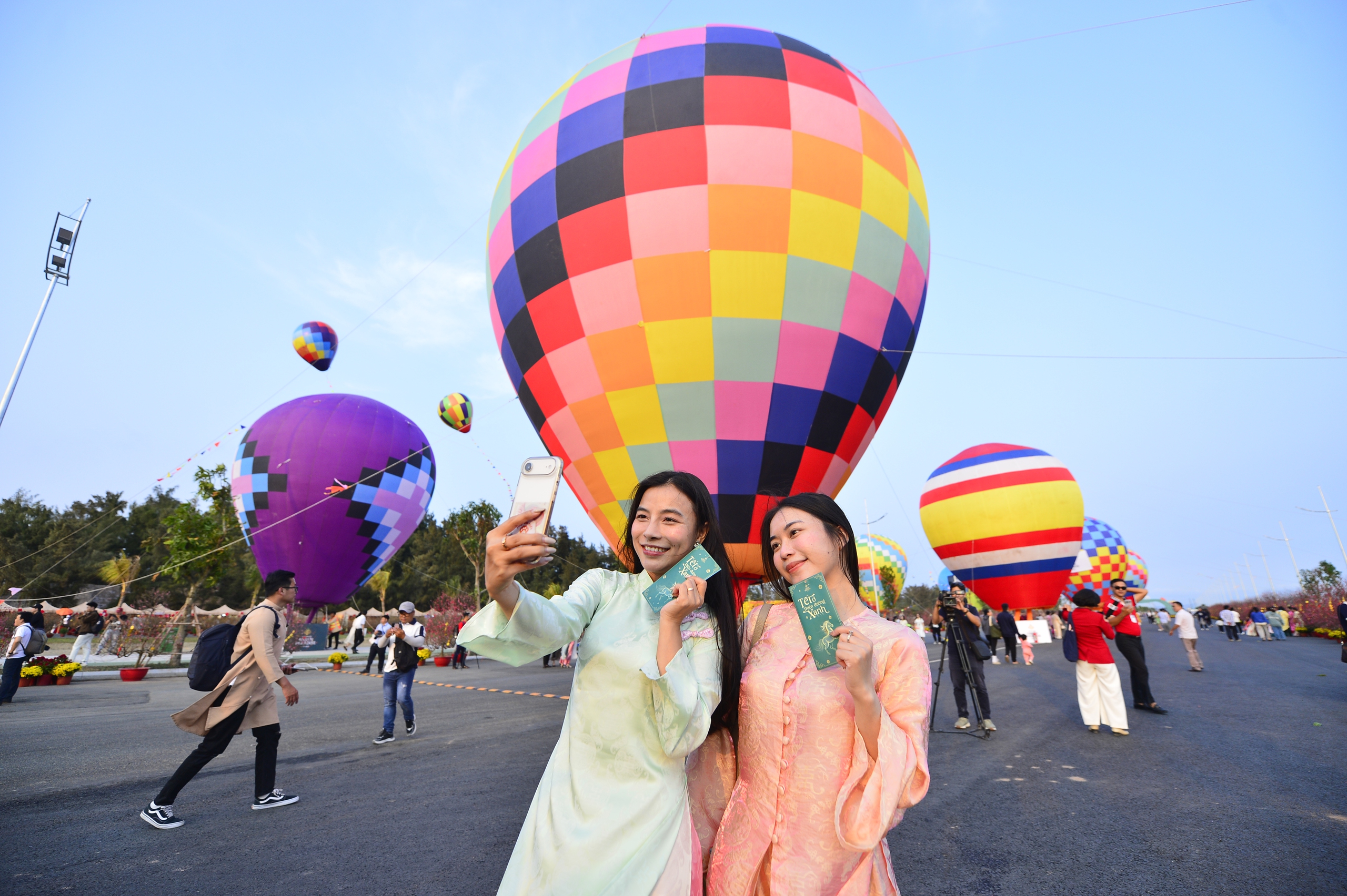 H&agrave;ng ngh&igrave;n người đổ về Cần Giờ vui hội xu&acirc;n chưa từng c&oacute; - Ảnh 1.