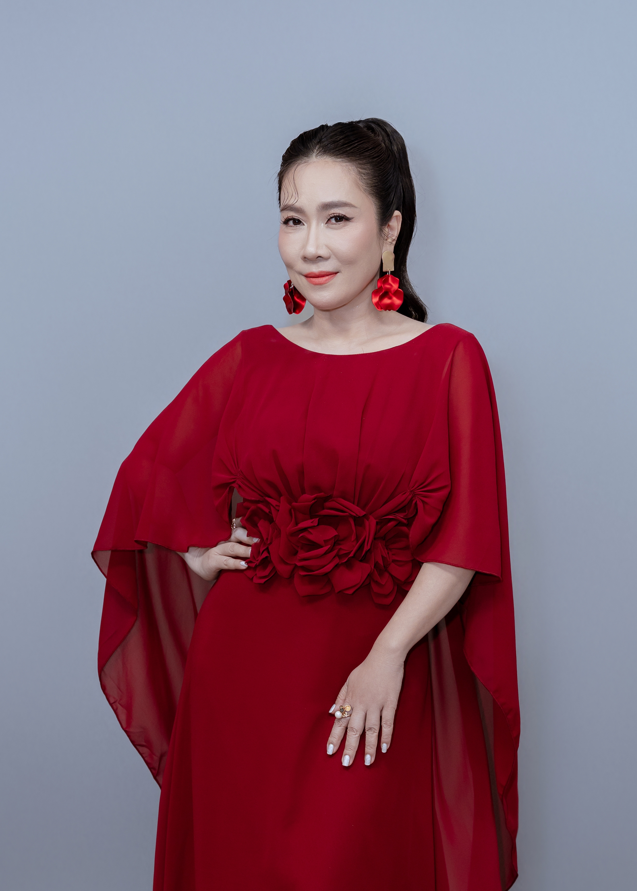 Cuộc sống kín tiếng của NSƯT Vân Khánh ở tuổi U.50 - Ảnh 2.