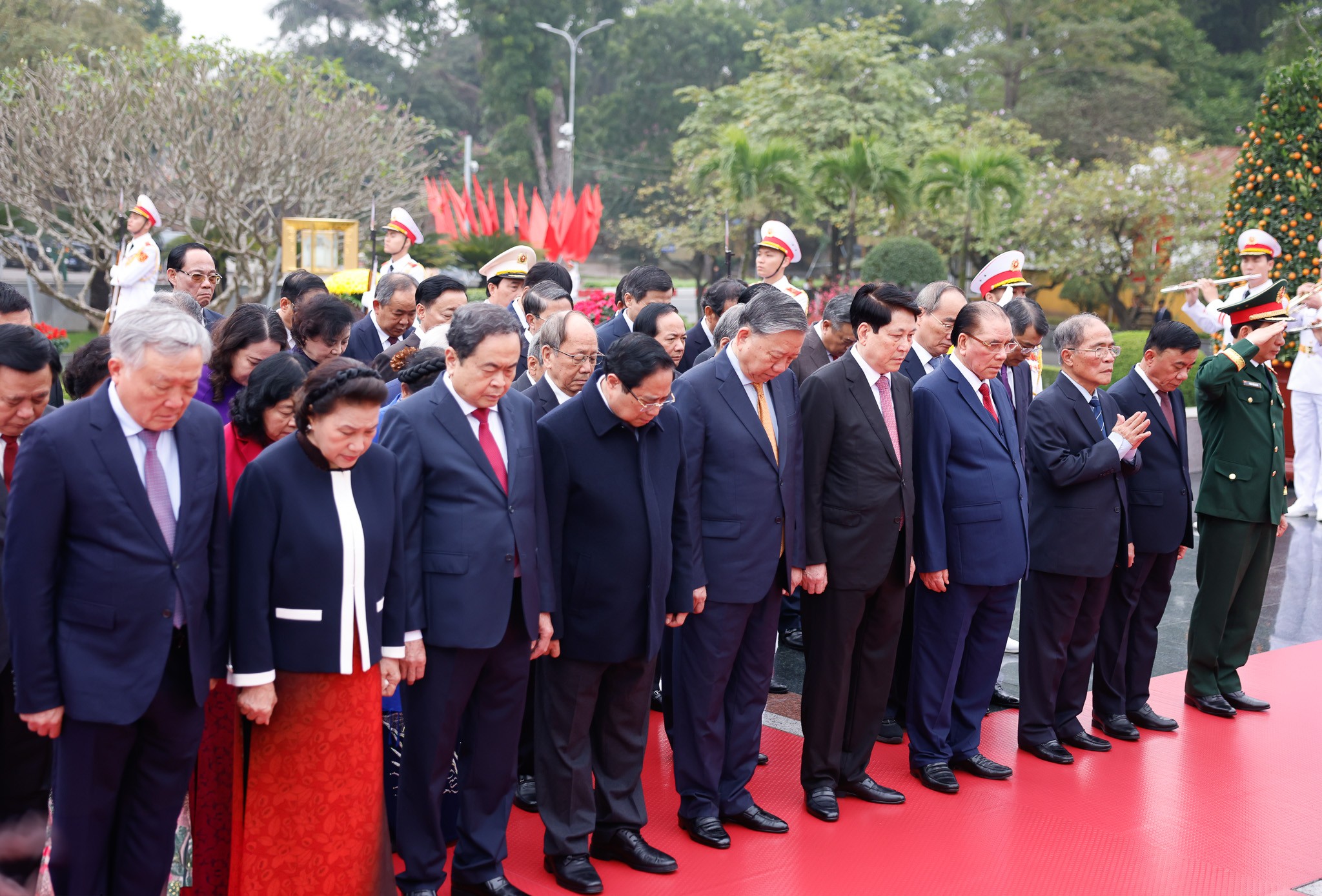 L&atilde;nh đạo Đảng, Nh&agrave; nước viếng Chủ tịch Hồ Ch&iacute; Minh- Ảnh 3.