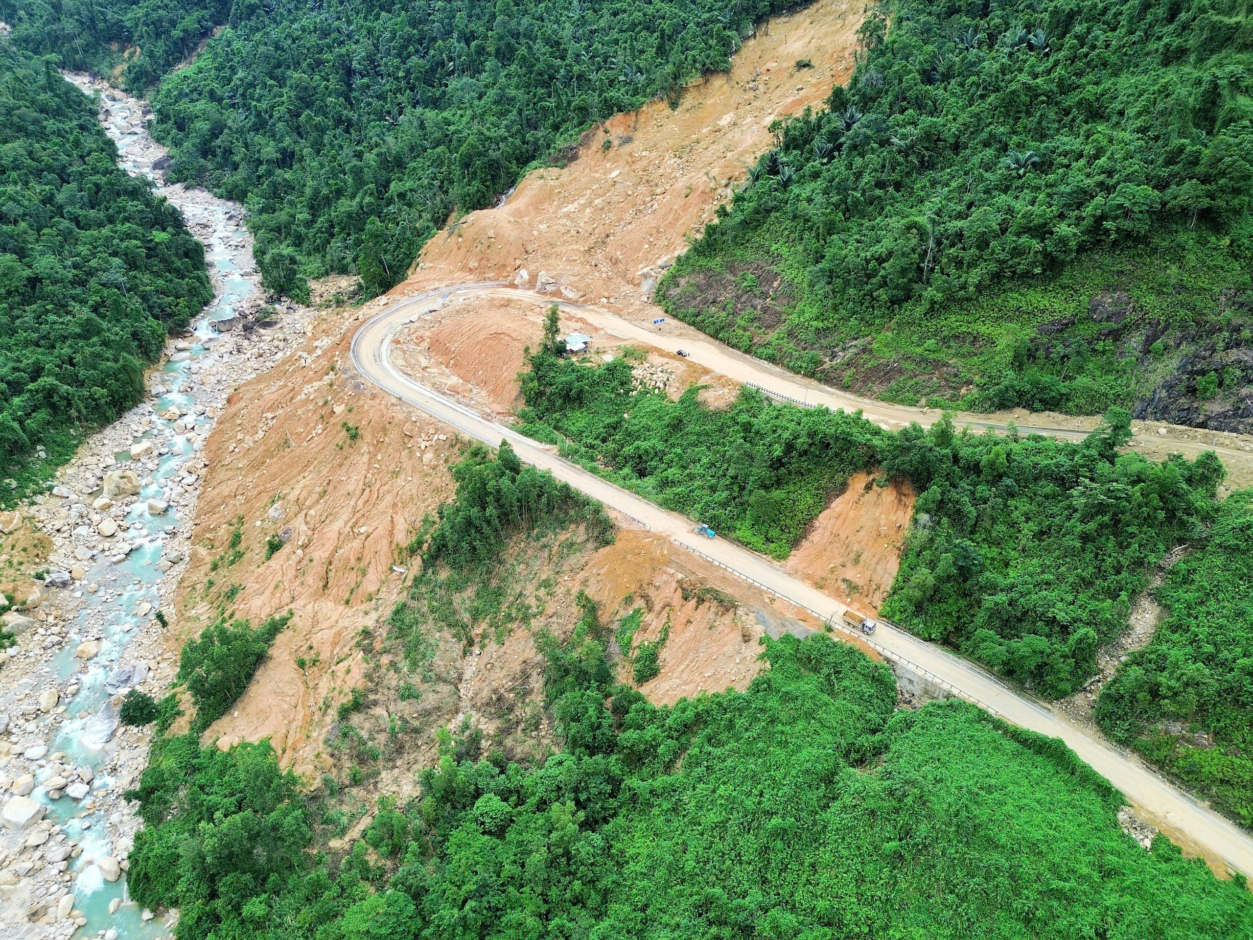 Đèo Khánh Lê cho tất cả xe lưu thông từ 5 đến 18 giờ hằng ngày- Ảnh 1.