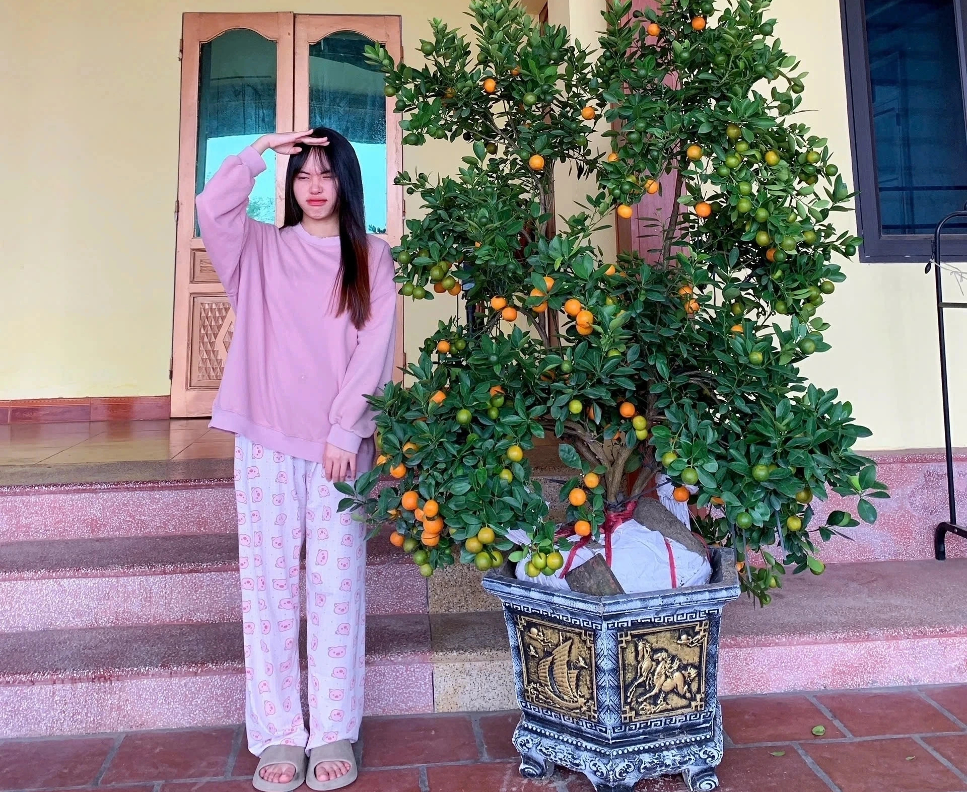 Valentine rơi đúng dịp tết và những món quà độc đáo các cặp đôi tặng cho nhau - Ảnh 1.