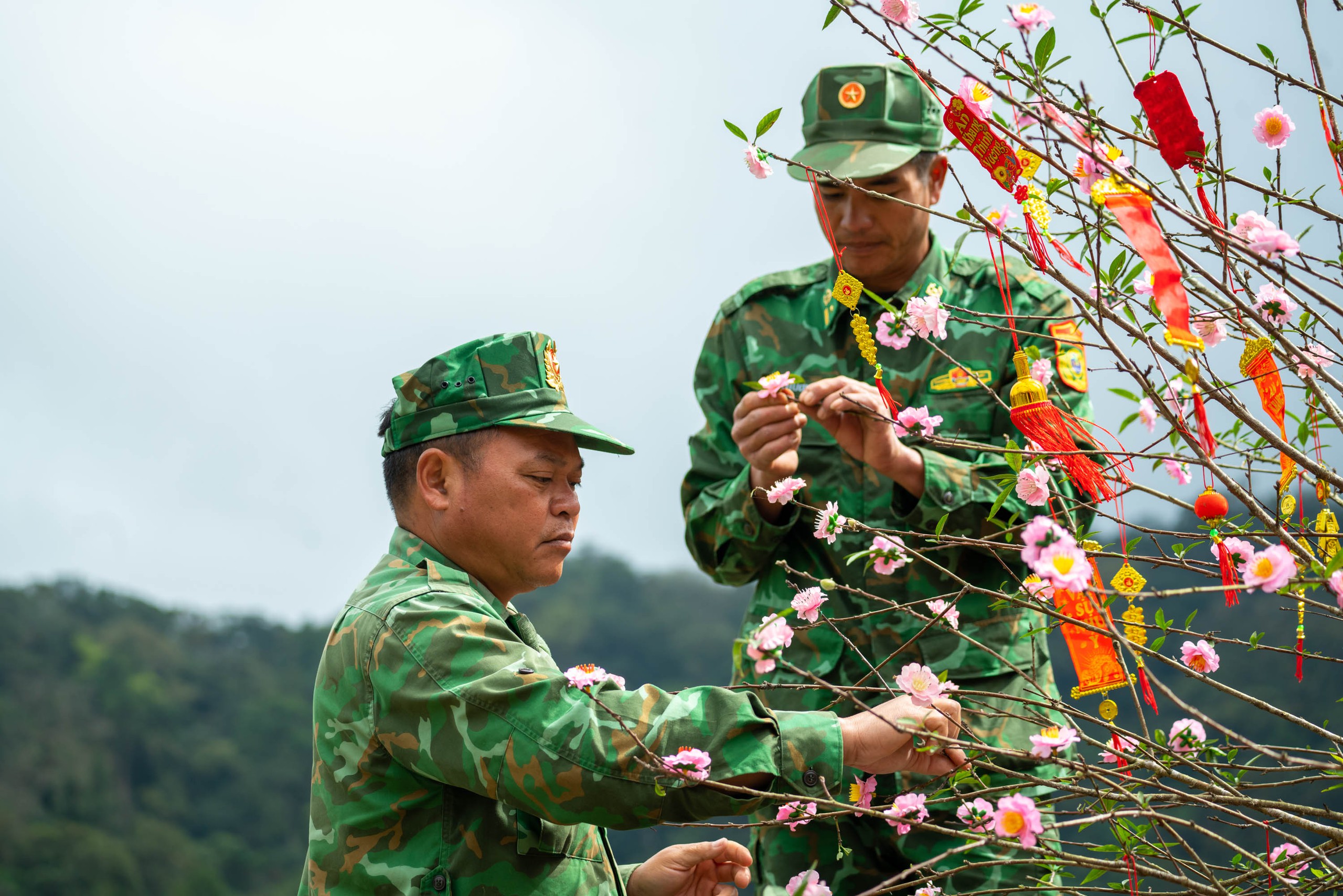 Tết ở ‘xứ mưa 9 tháng’, đồn biên giới có dân sau 21 năm- Ảnh 6.