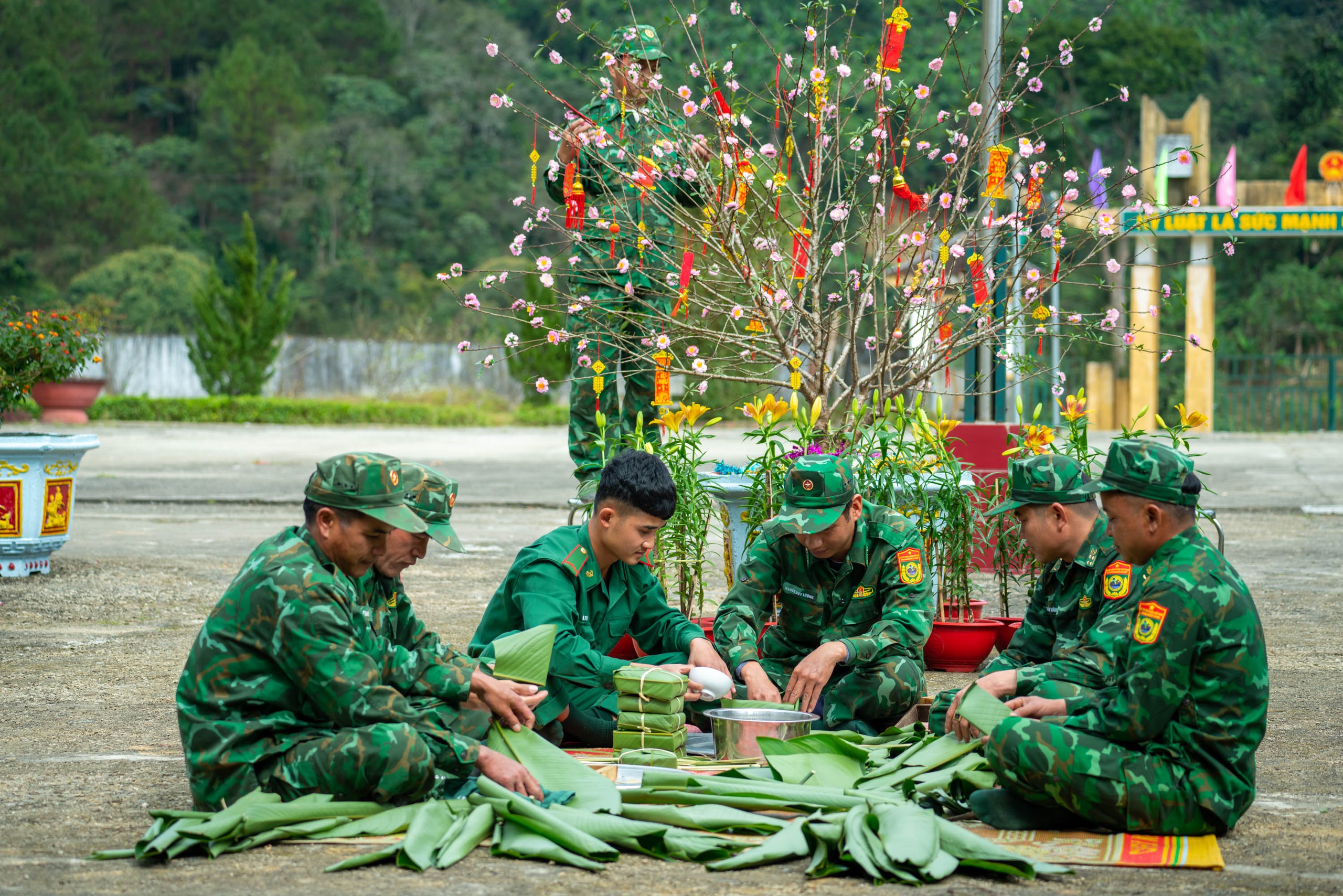 Tết ở ‘xứ mưa 9 tháng’, đồn biên giới có dân sau 21 năm- Ảnh 5.