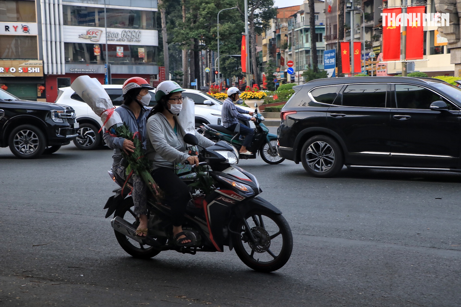 Ngày đầu nghỉ tết Bính Ngọ: Bất ngờ đường phố trung tâm TP.HCM sáng 27 tháng chạp - Ảnh 7.