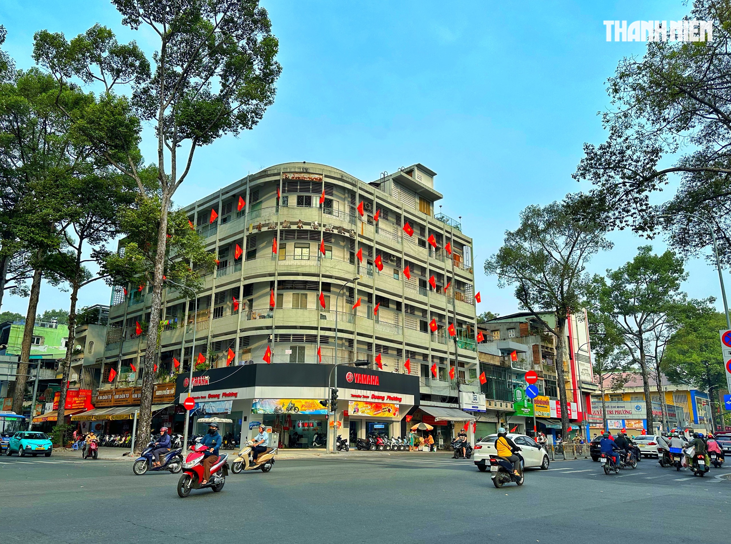 Ngày đầu nghỉ tết Bính Ngọ: Bất ngờ đường phố trung tâm TP.HCM sáng 27 tháng chạp - Ảnh 5.