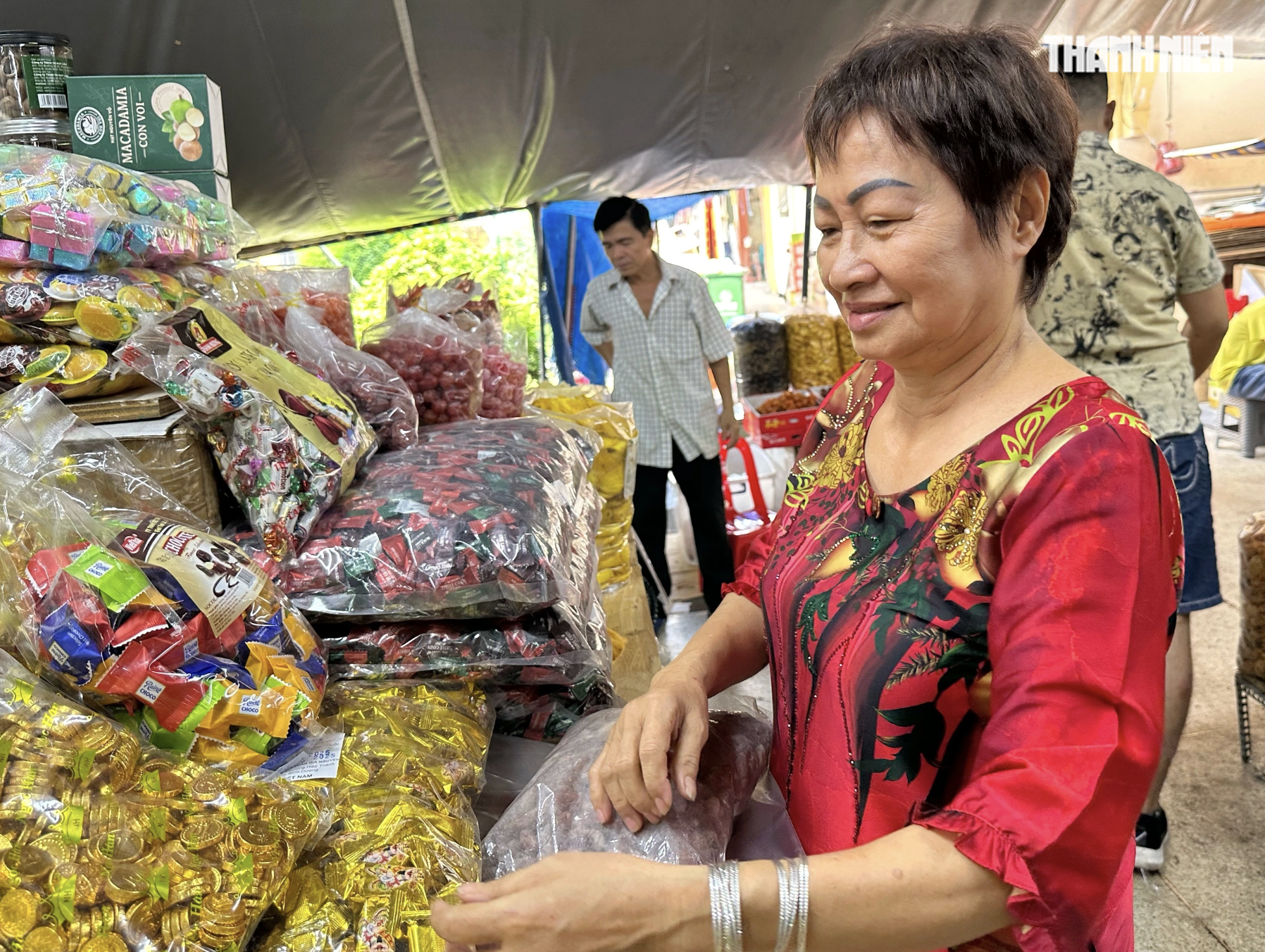Trưa 27 tết, chuyện lạ chợ Bình Tây: Tiểu thương đóng sạp vì… 'không còn gì bán' - Ảnh 5.