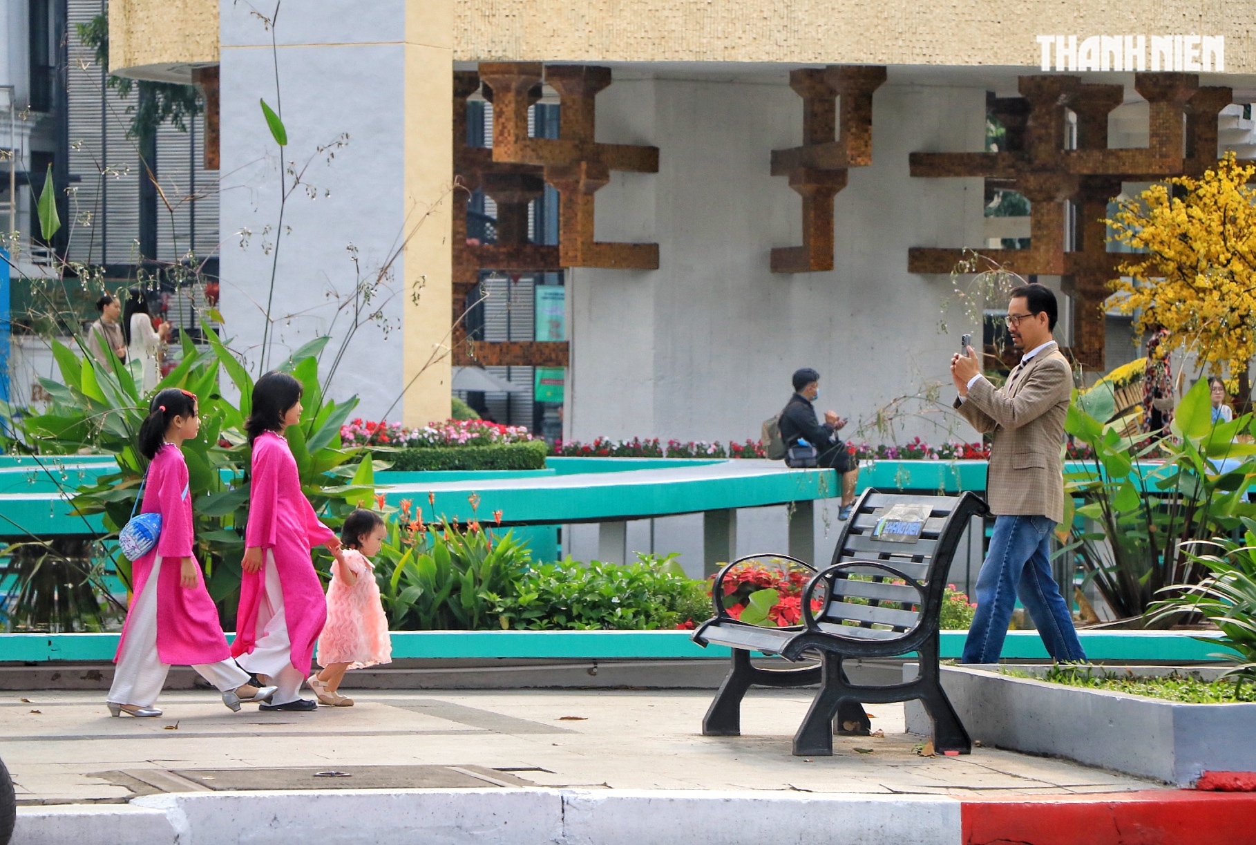 Ngày đầu nghỉ tết Bính Ngọ: Bất ngờ đường phố trung tâm TP.HCM sáng 27 tháng chạp - Ảnh 8.