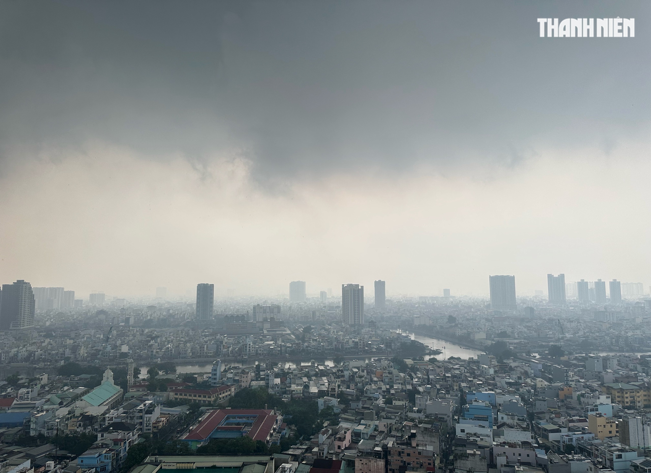 27 tết: Hoa c&uacute;c chất đống nằm la liệt ở TP.HCM, người b&aacute;n n&oacute;i c&acirc;u nghẹn l&ograve;ng  - Ảnh 3.