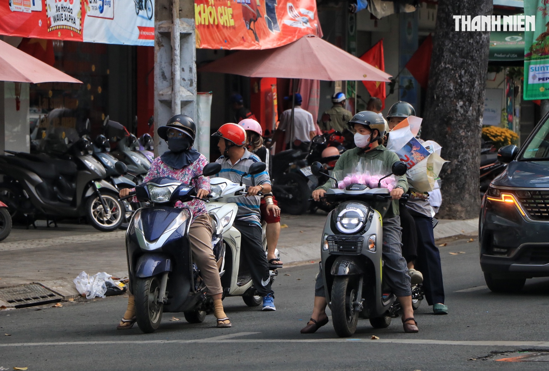 Ngày đầu nghỉ tết Bính Ngọ: Bất ngờ đường phố trung tâm TP.HCM sáng 27 tháng chạp - Ảnh 13.