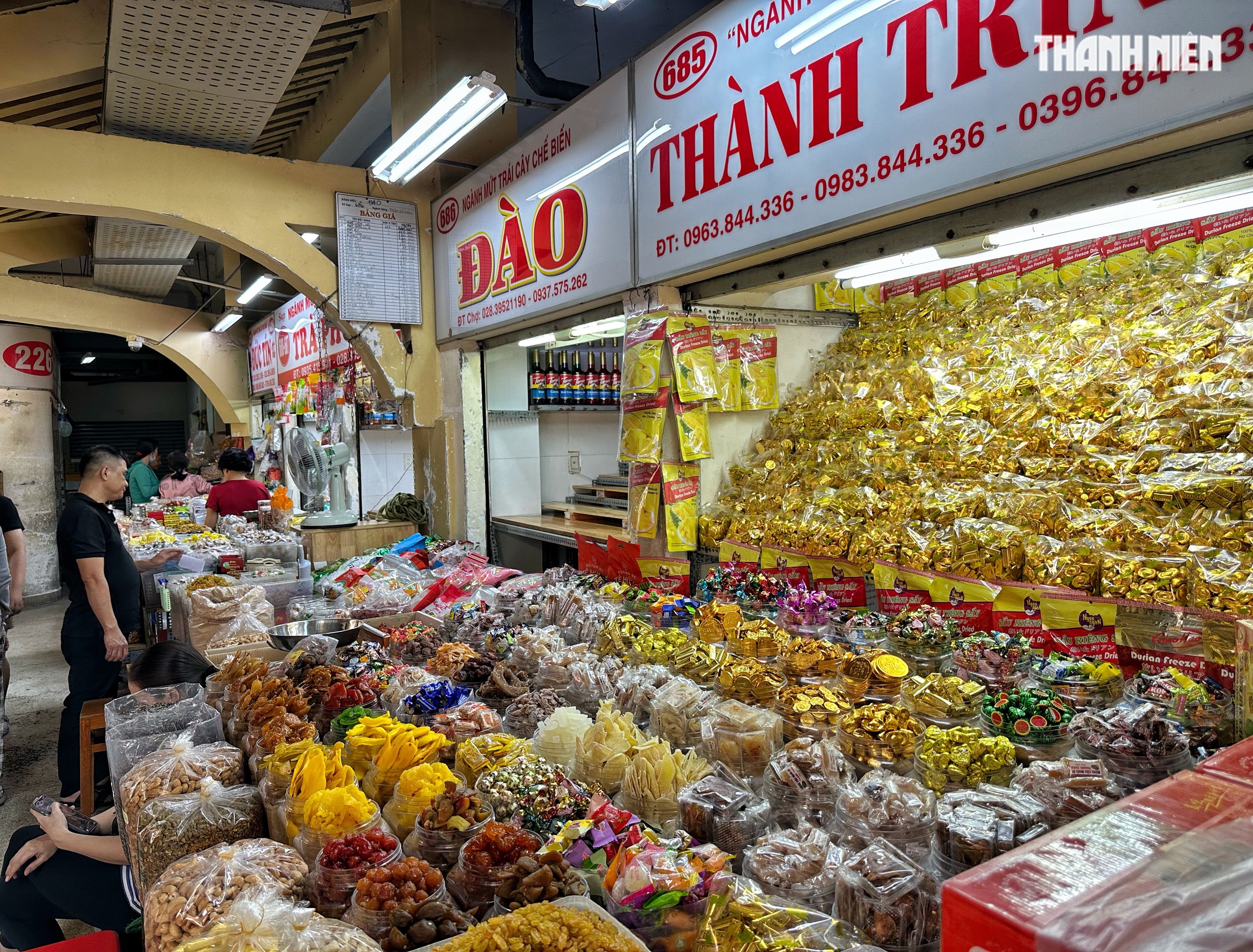 Trưa 27 tết, chuyện lạ chợ Bình Tây: Tiểu thương đóng sạp vì… 'không còn gì bán' - Ảnh 7.