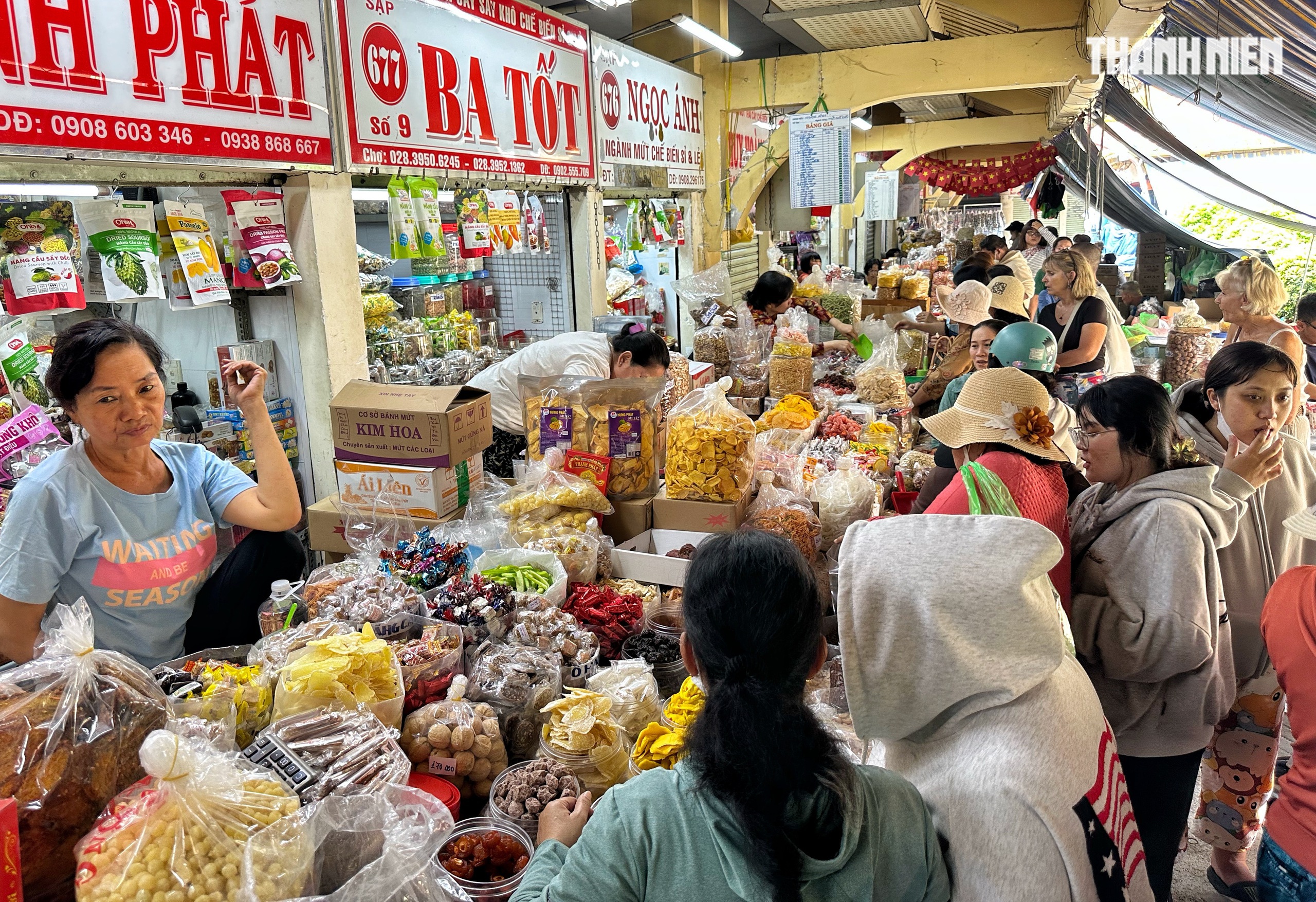Trưa 27 tết, chuyện lạ chợ Bình Tây: Tiểu thương đóng sạp vì… 'không còn gì bán' - Ảnh 2.