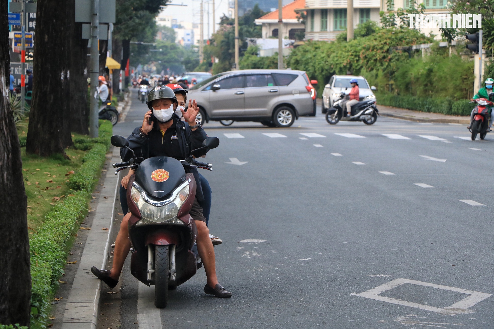 Ngày đầu nghỉ tết Bính Ngọ: Bất ngờ đường phố trung tâm TP.HCM sáng 27 tháng chạp - Ảnh 6.