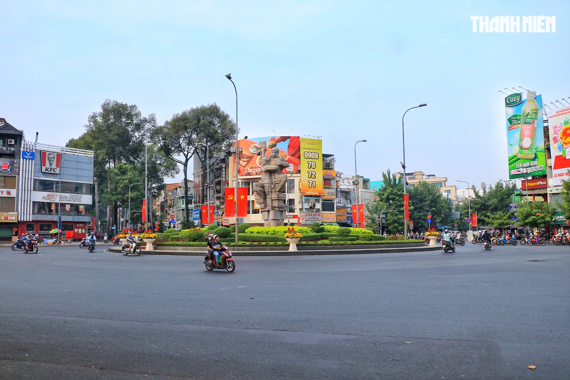 Ngày đầu nghỉ tết Bính Ngọ: Bất ngờ đường phố trung tâm TP.HCM sáng 27 tháng chạp - Ảnh 1.