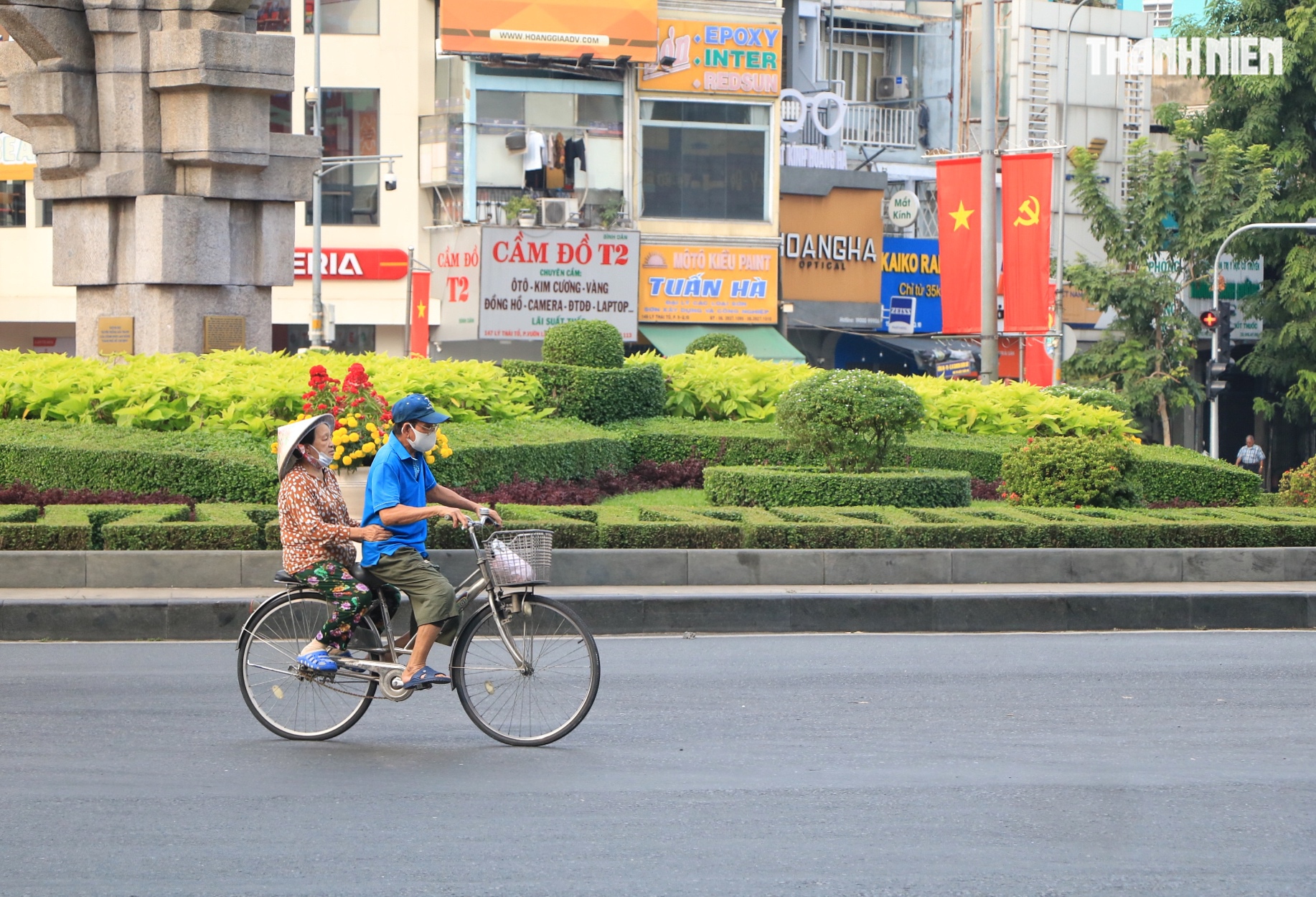 Ngày đầu nghỉ tết Bính Ngọ: Bất ngờ đường phố trung tâm TP.HCM sáng 27 tháng chạp - Ảnh 2.