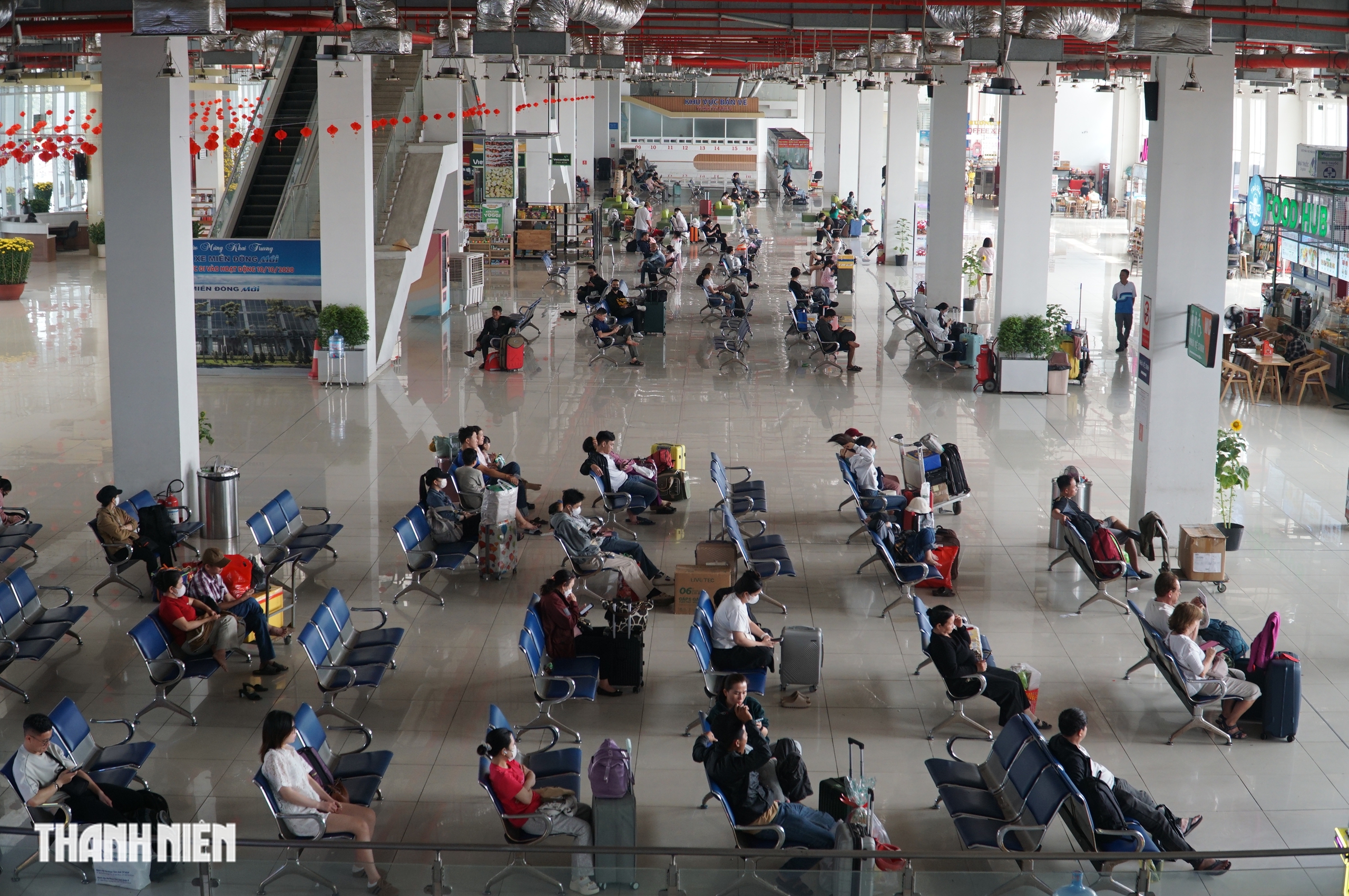 Sáng 27 tết, người dân tiếp tục đổ về bến xe Miền Đông mới để về quê - Ảnh 4.