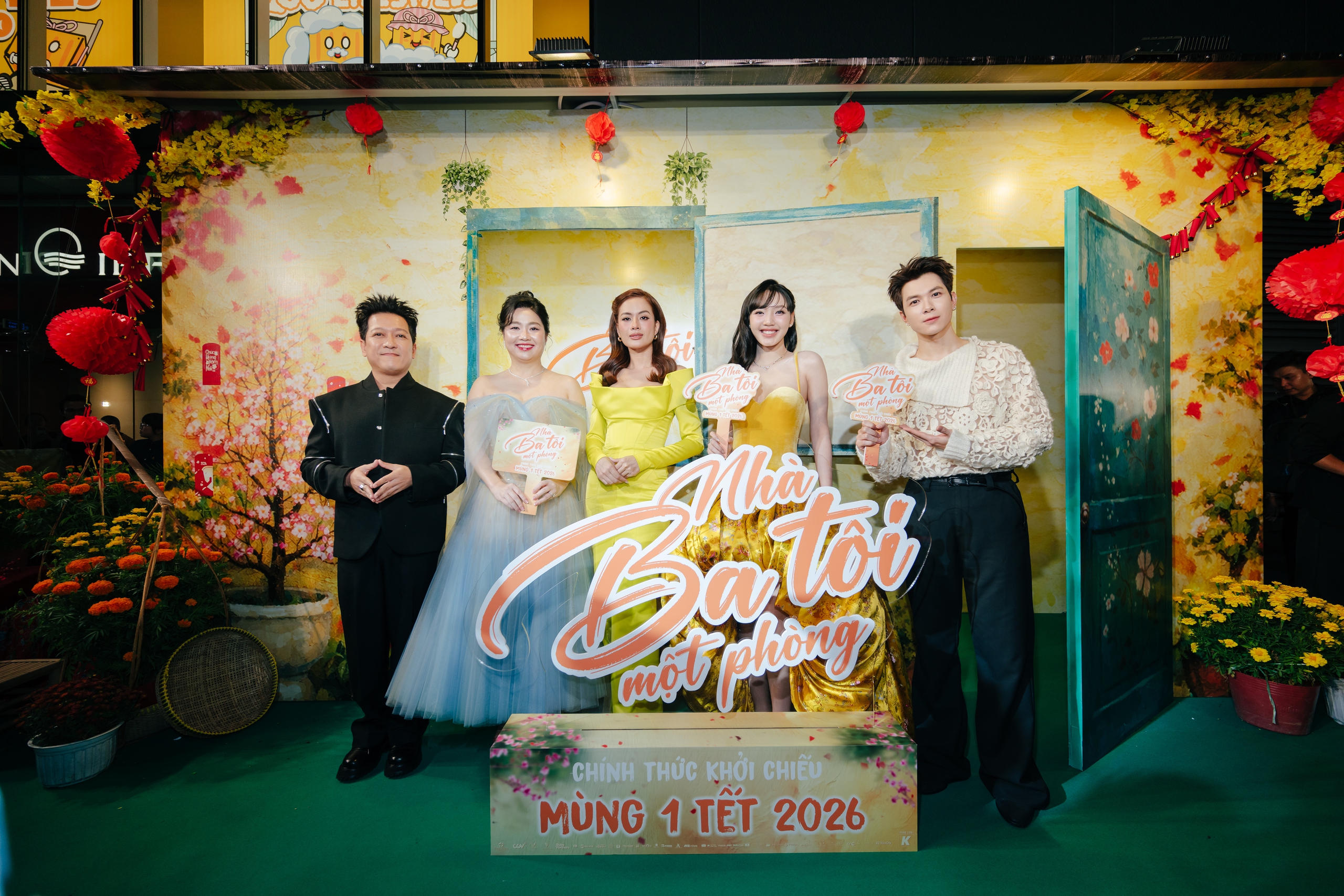 L&acirc;m Vỹ Dạ khoe d&aacute;ng sau giảm c&acirc;n, mừng Trường Giang t&aacute;i xuất điện ảnh - Ảnh 1.