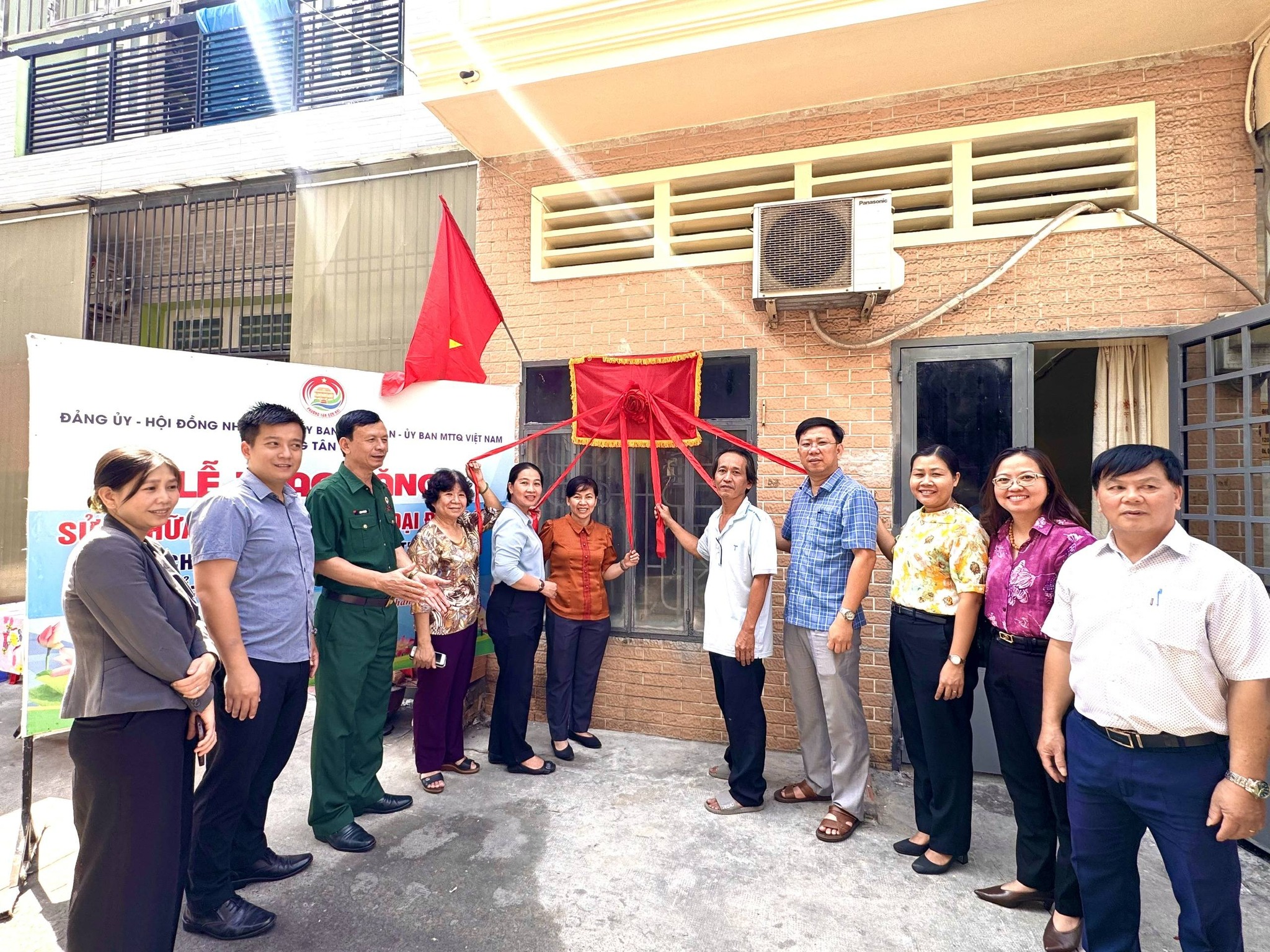 Tết Nguyên đán Bính Ngọ 2026 và nghĩa tình ở phường Tân Sơn Nhì- Ảnh 3.