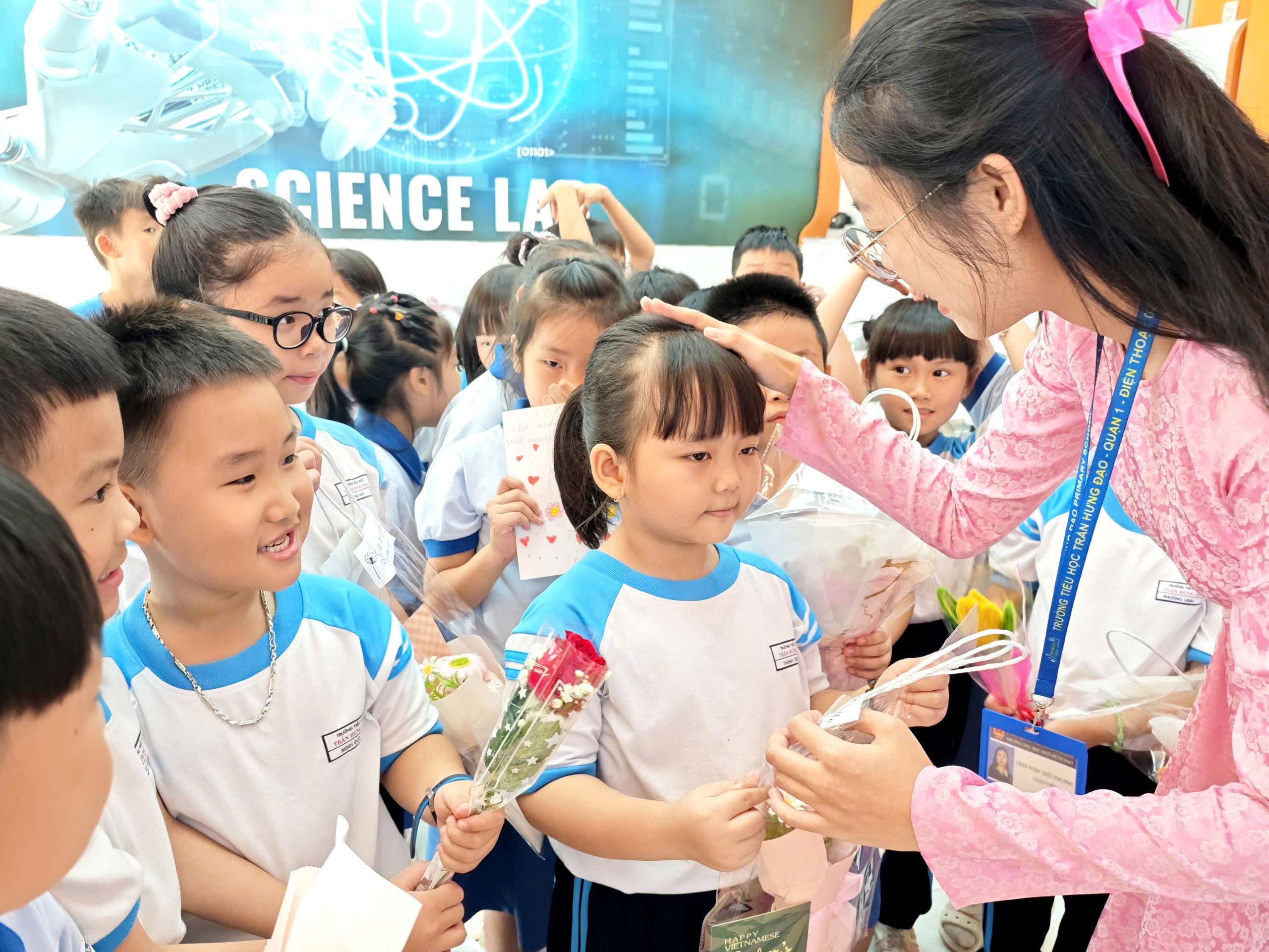 Mùng 3 tết thầy: Ngày tôn vinh lòng biết ơn trong giáo dục 2026 - Ảnh 2. Mùng 3 tết thầy: Ngày tôn vinh lòng biết ơn trong giáo dục 2026 - Ảnh 2.