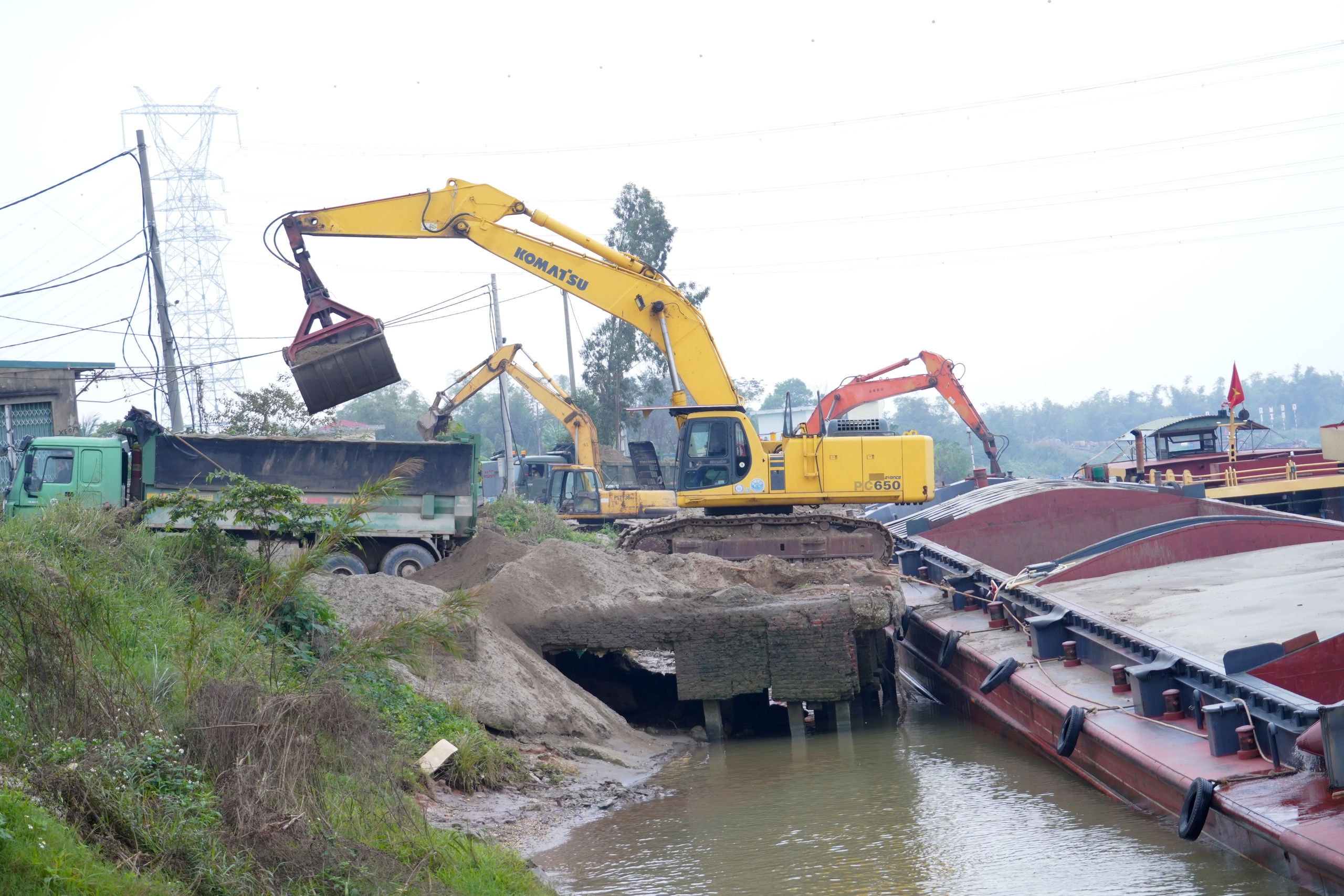 Cảnh nhộn nhịp trên đại công trường Sân bay Gia Bình những ngày cận tết - Ảnh 4.