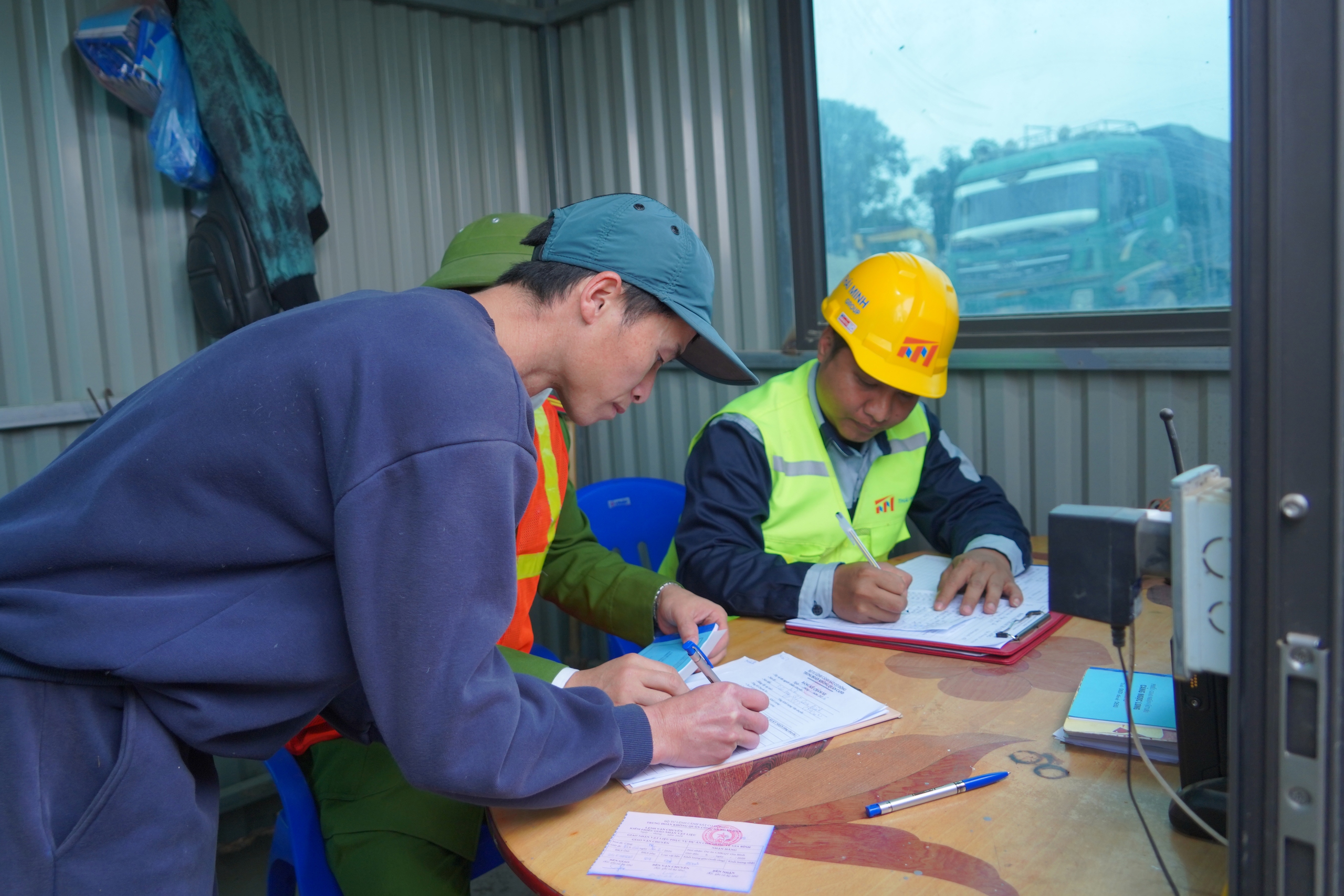 Cảnh nhộn nhịp trên đại công trường Sân bay Gia Bình những ngày cận tết - Ảnh 3.