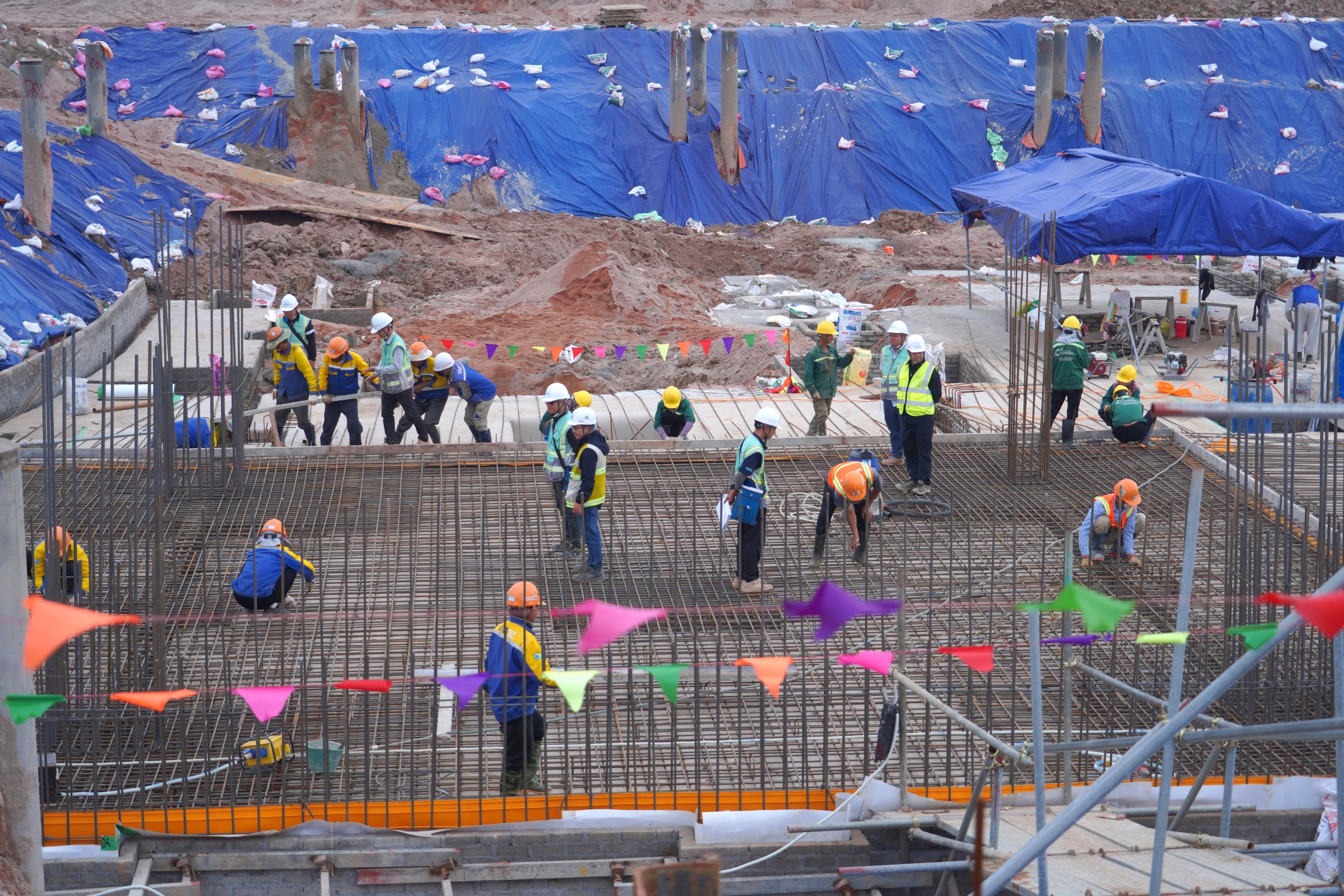 Cảnh nhộn nhịp trên đại công trường Sân bay Gia Bình những ngày cận tết - Ảnh 6.