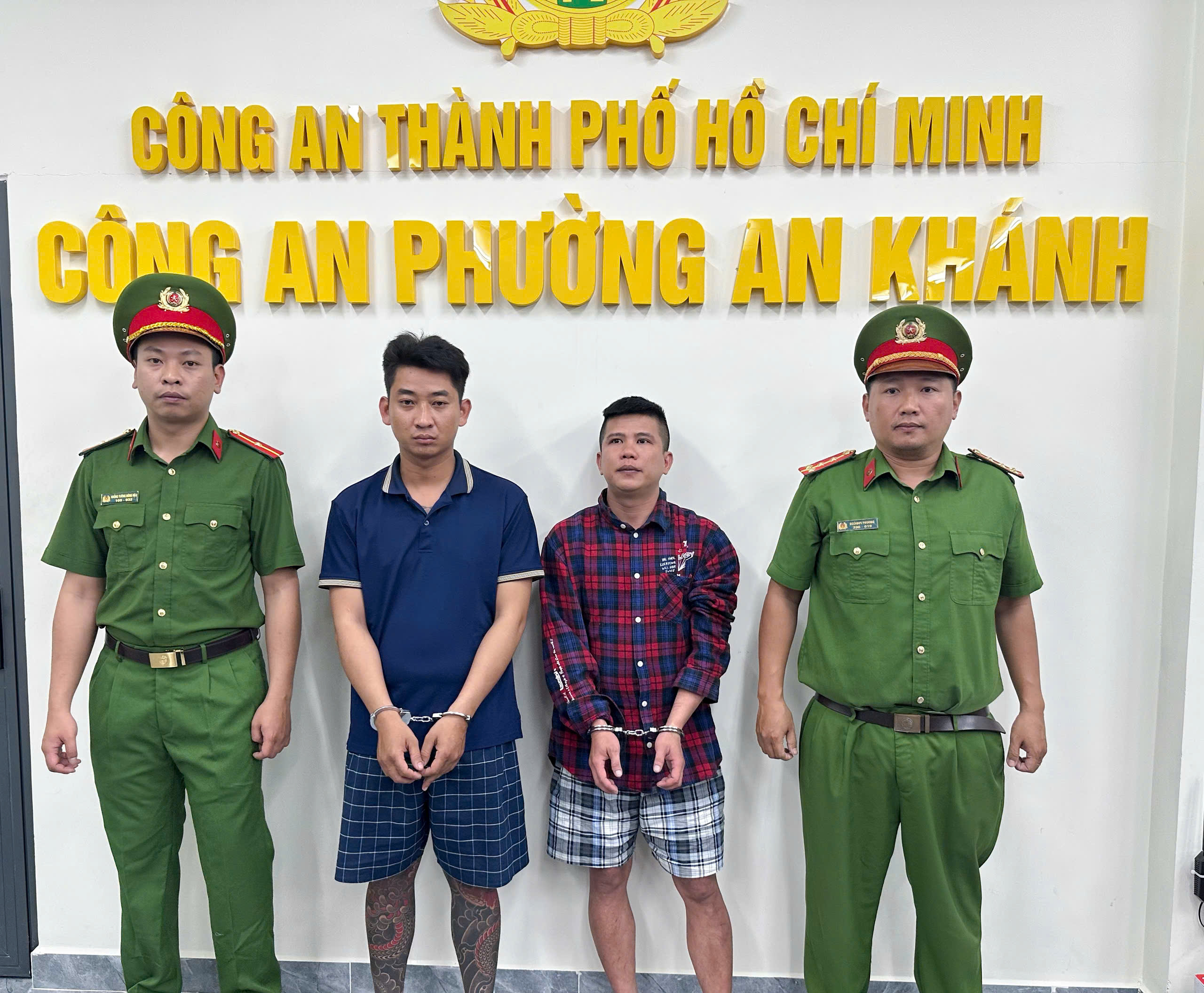 Công an TP.HCM bắt 2 người dùng súng điện tự chế trộm chó- Ảnh 1.