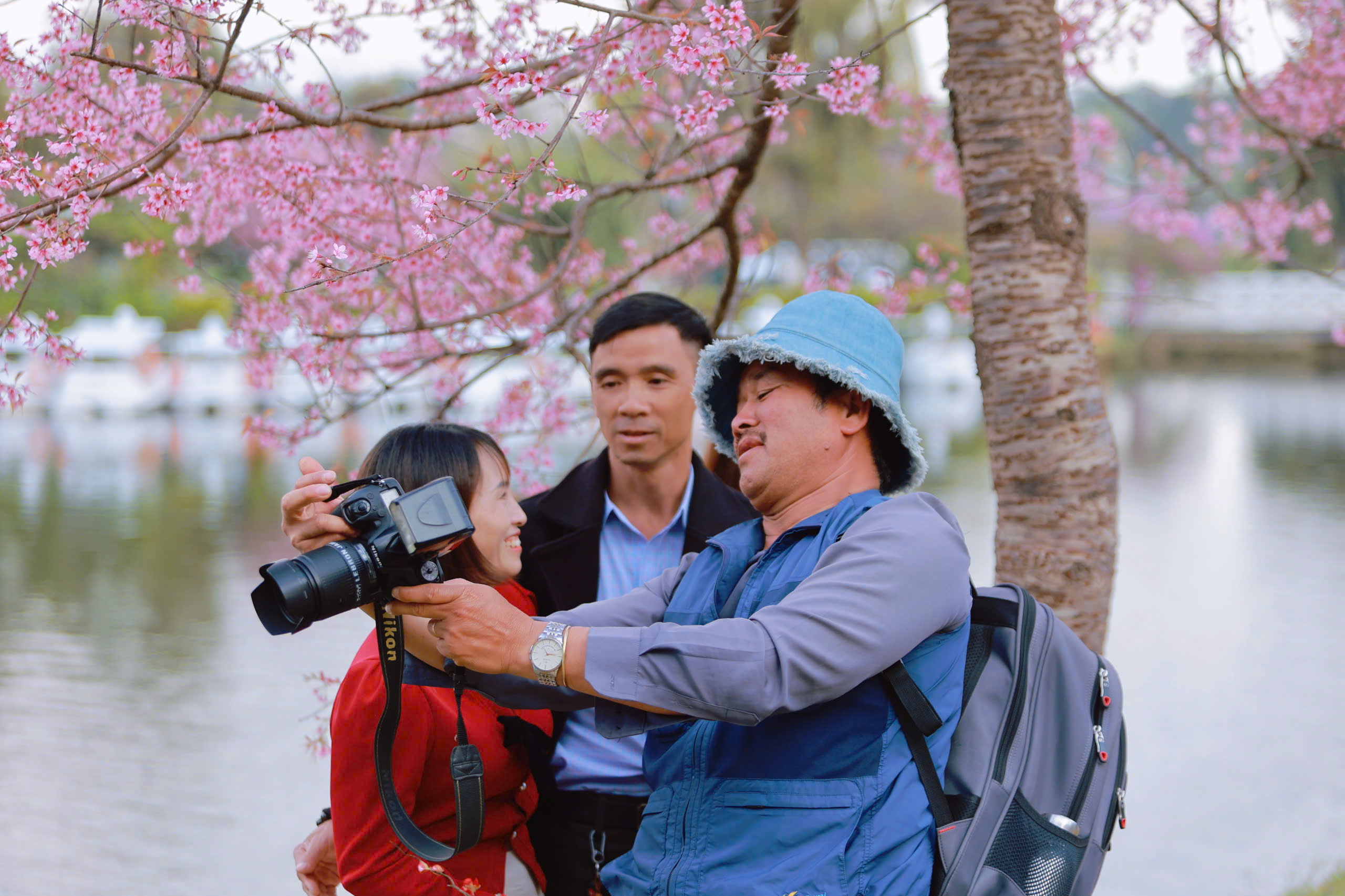 Thợ ảnh dạo Đ&agrave; Lạt: Bỏ in h&igrave;nh, chuyển sang 'bắn' file, thu tiền triệu mỗi ng&agrave;y- Ảnh 2.