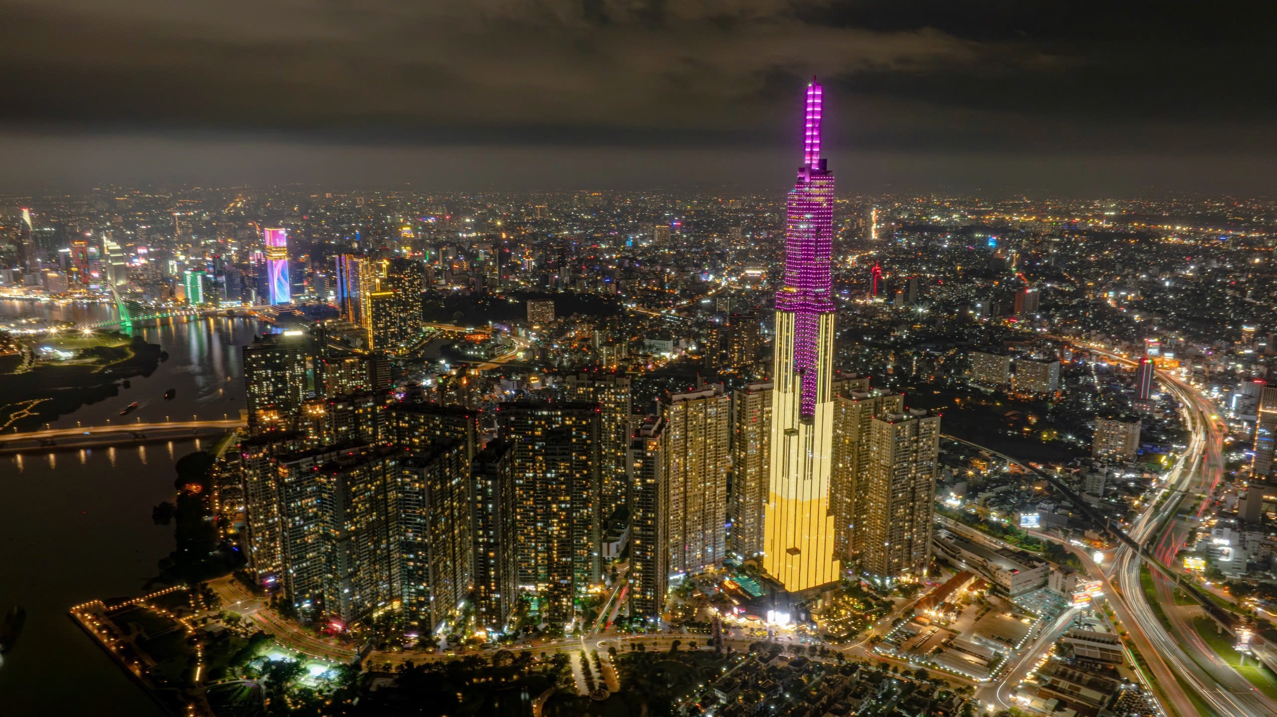 TP.HCM nh&igrave;n từ s&ocirc;ng S&agrave;i G&ograve;n - Kỳ 3: Cuộc đua của những t&ograve;a th&aacute;p chọc trời- Ảnh 10.