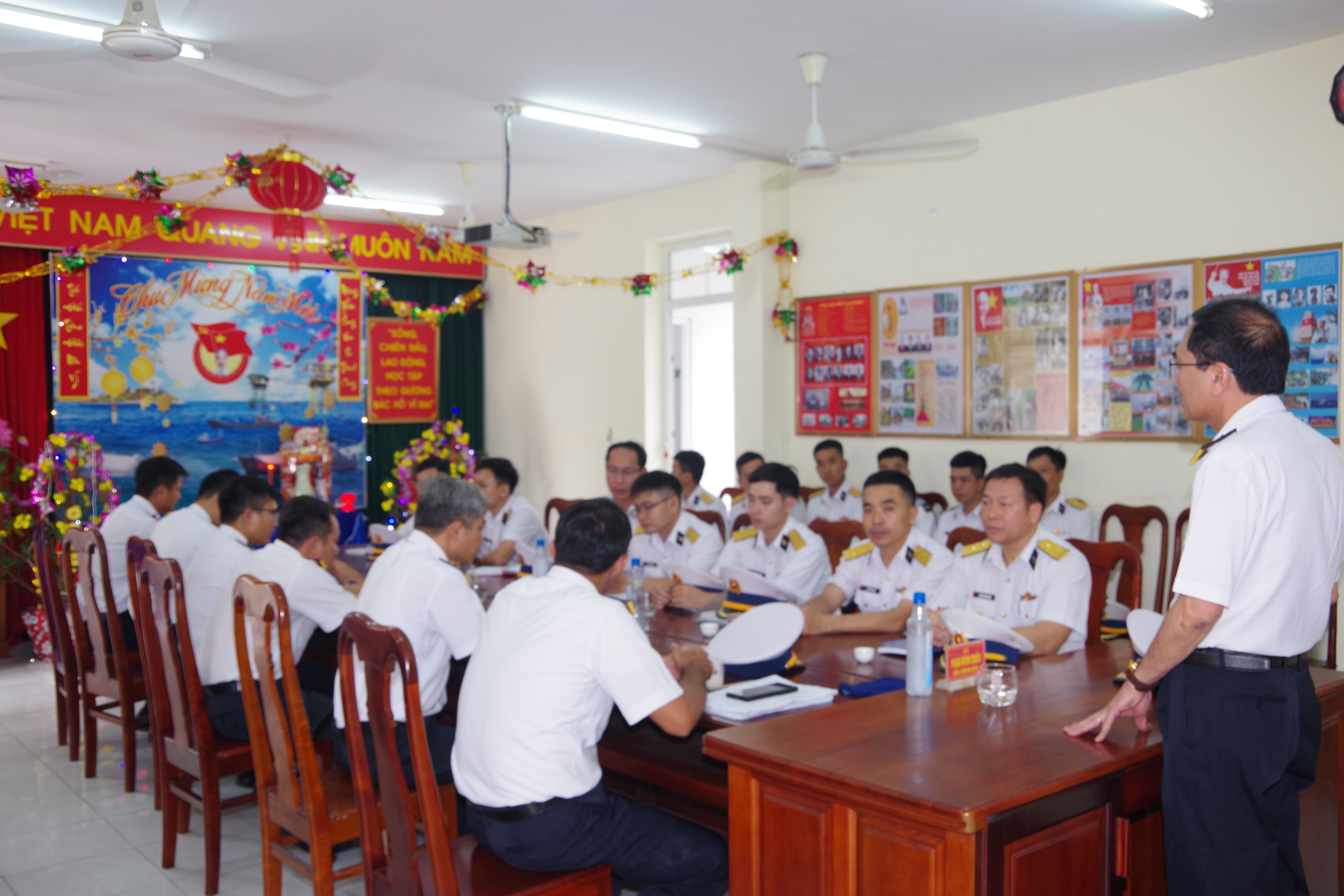 Đón tết nơi đầu sóng- Ảnh 1. Đón tết nơi đầu sóng- Ảnh 1.