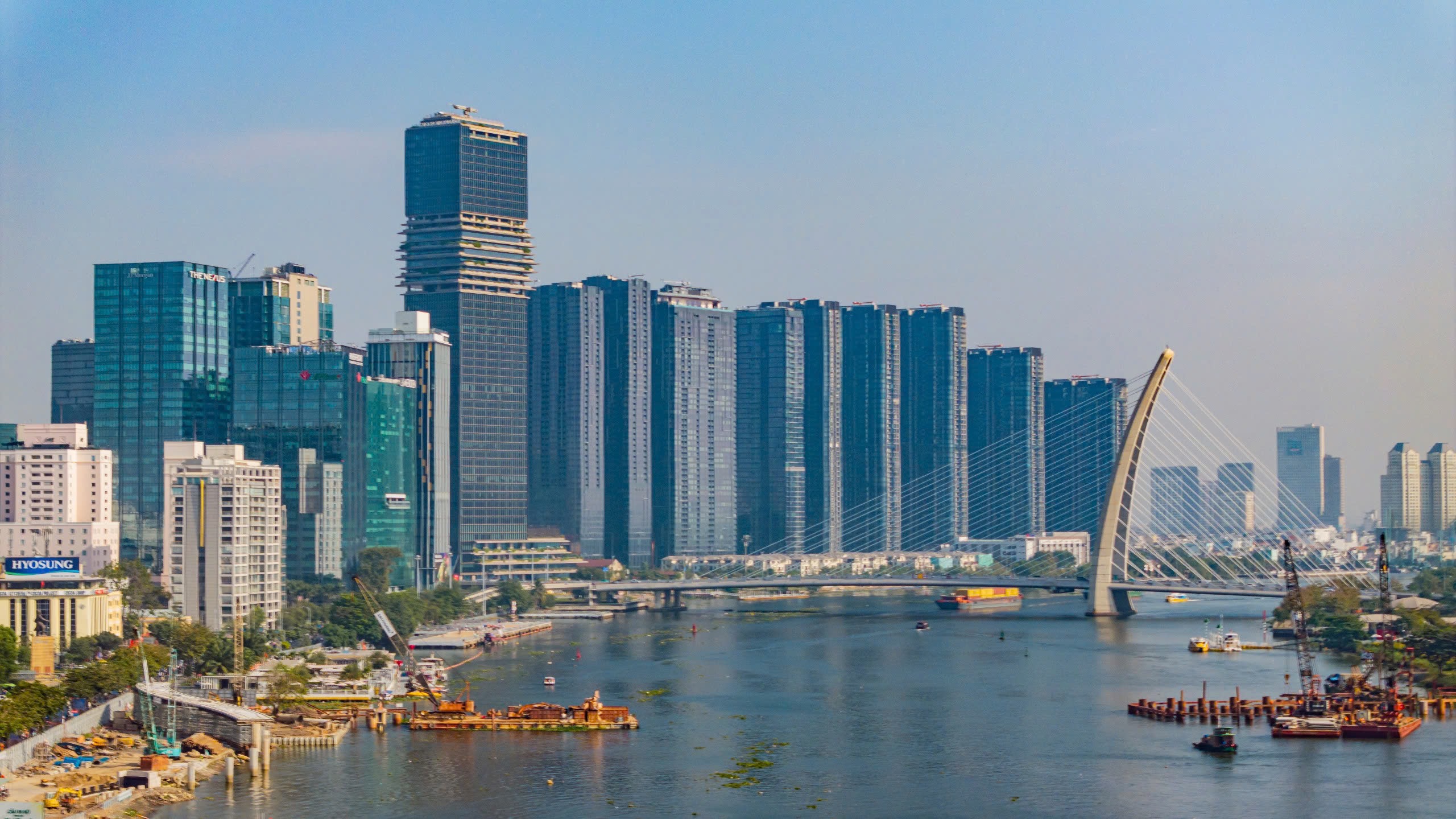 TP.HCM nh&igrave;n từ s&ocirc;ng S&agrave;i G&ograve;n - Kỳ 3: Cuộc đua của những t&ograve;a th&aacute;p chọc trời- Ảnh 5.