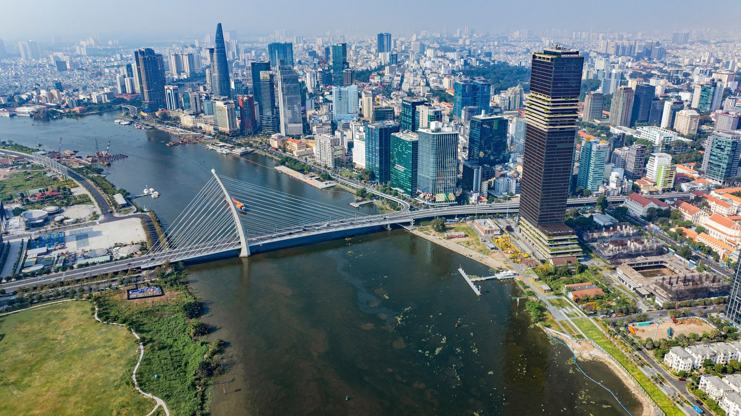 TP.HCM nh&igrave;n từ s&ocirc;ng S&agrave;i G&ograve;n - Kỳ 3: Cuộc đua của những t&ograve;a th&aacute;p chọc trời- Ảnh 6.
