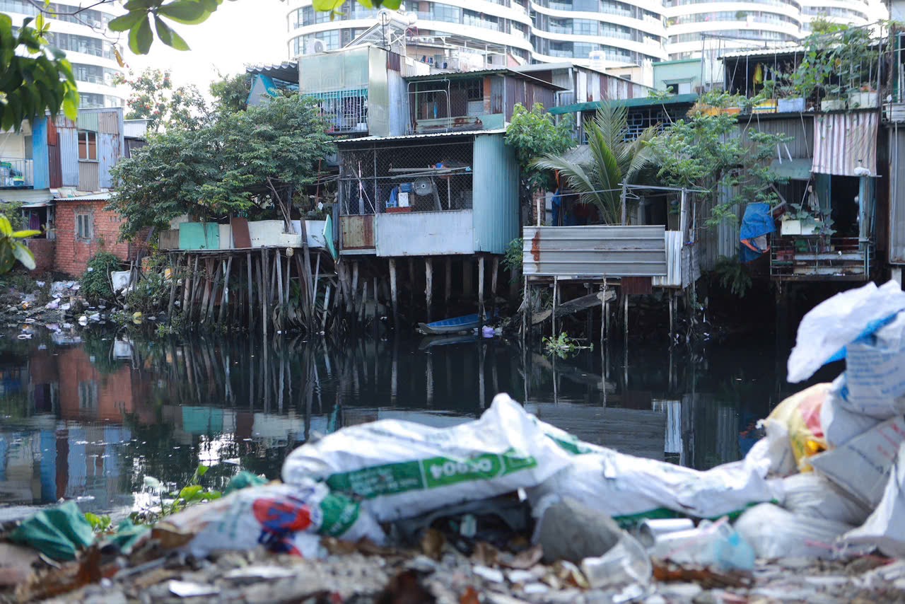 TP.HCM nh&igrave;n từ s&ocirc;ng S&agrave;i G&ograve;n: Những cuộc đời 'k&yacute; gửi' ven k&ecirc;nh- Ảnh 7.