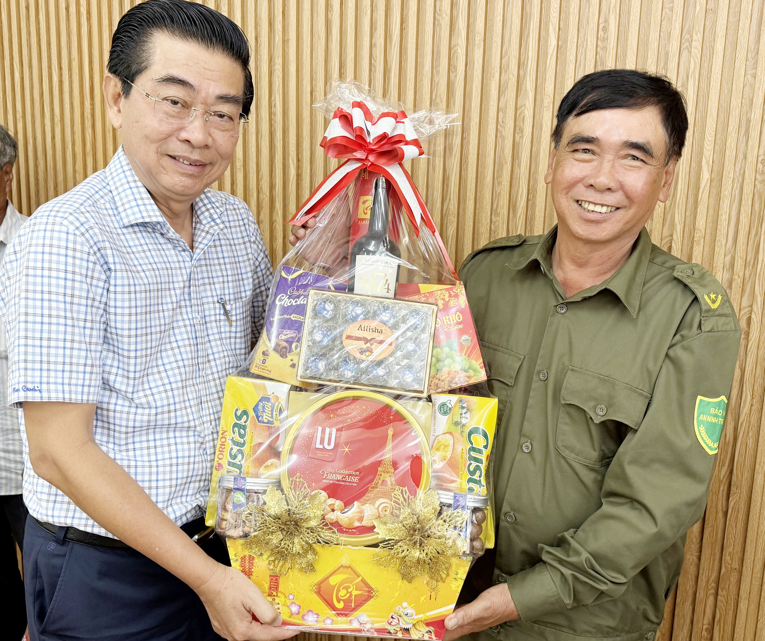 Phó trưởng Ban Nội chính T.Ư Võ Văn Dũng tặng quà Tết tại Cà Mau - Ảnh 5.